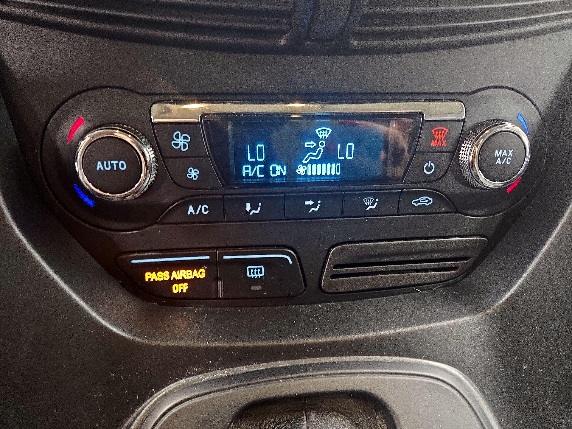 Thumbnail: 2016 Ford Escape - 15