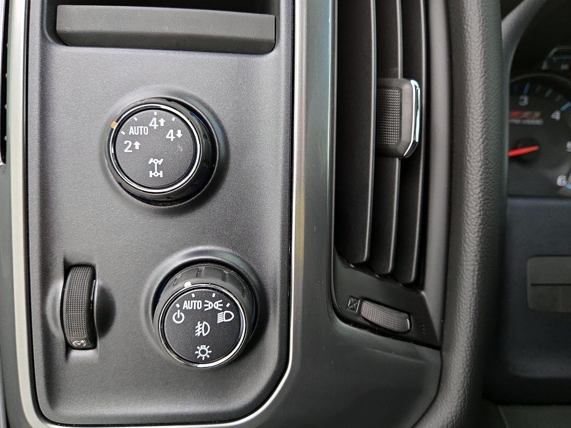 Thumbnail: 2015 Chevrolet Silverado 1500 - 13