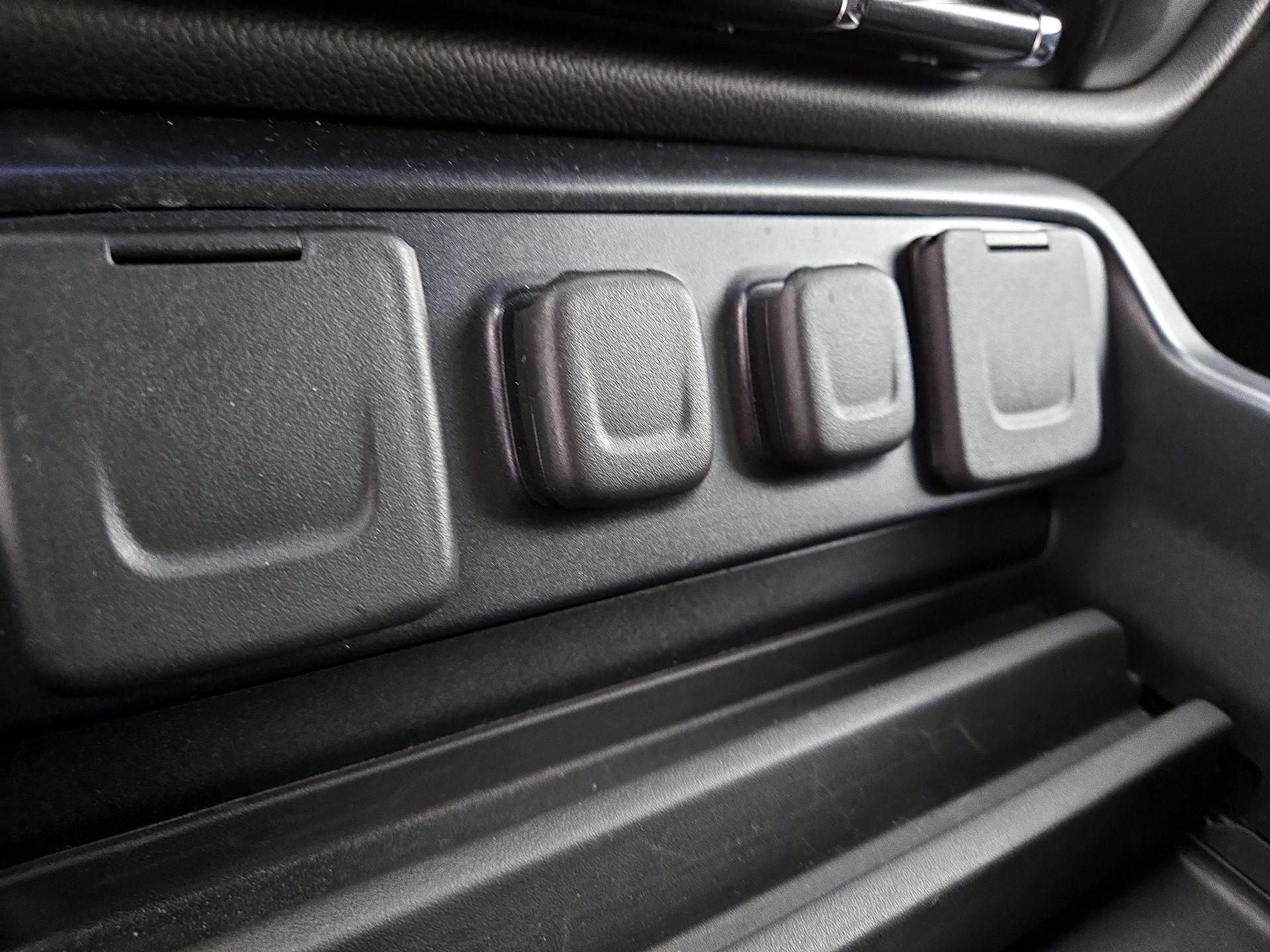 Thumbnail: 2015 Chevrolet Silverado 1500 - 18