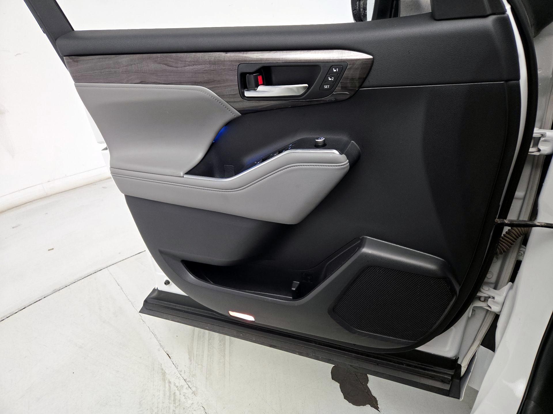 Thumbnail: 2022 Toyota Highlander - 12