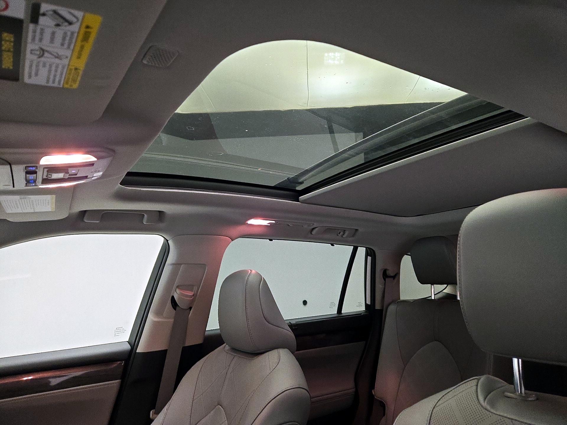 Thumbnail: 2022 Toyota Highlander - 20