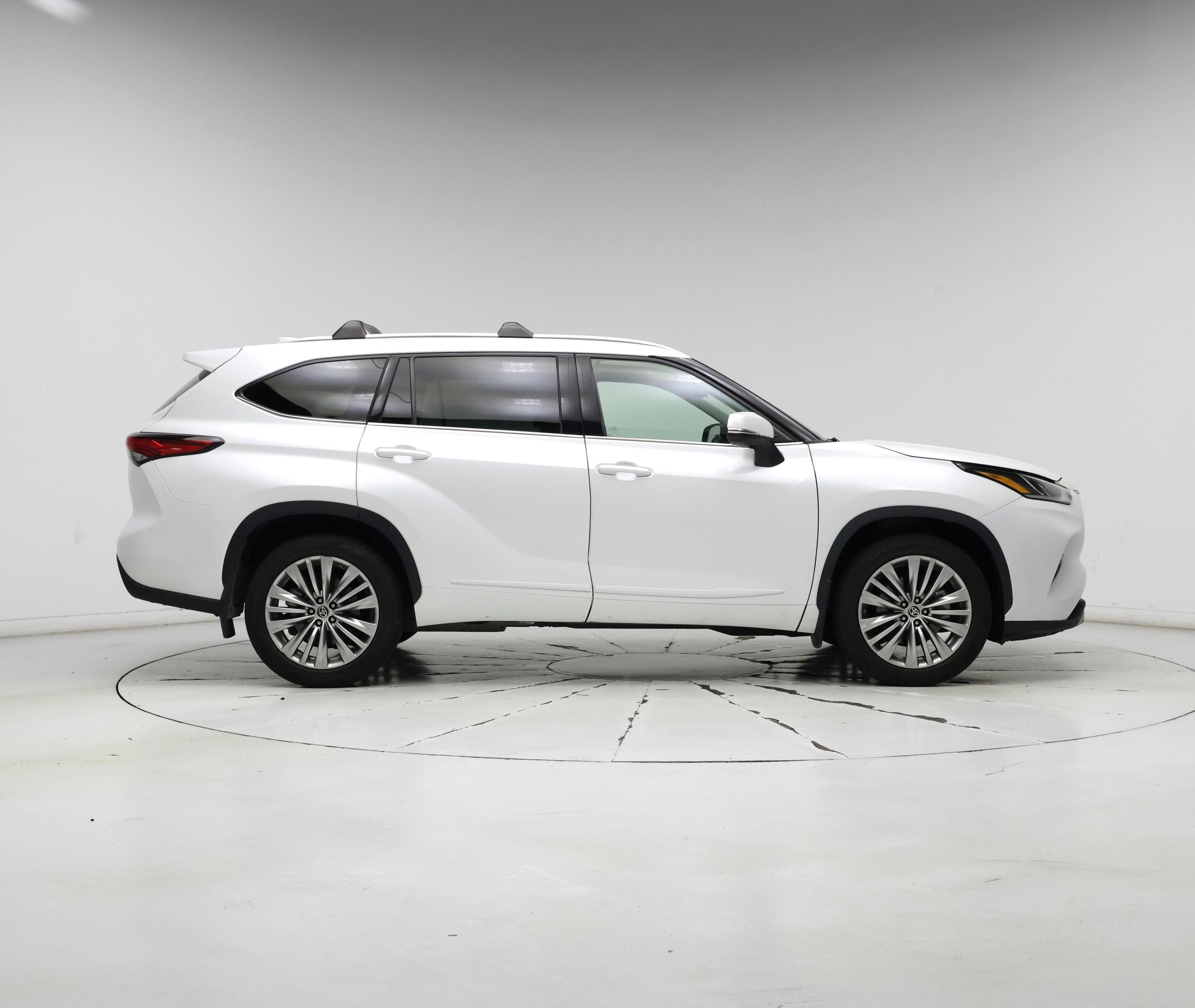 Thumbnail: 2022 Toyota Highlander - 7