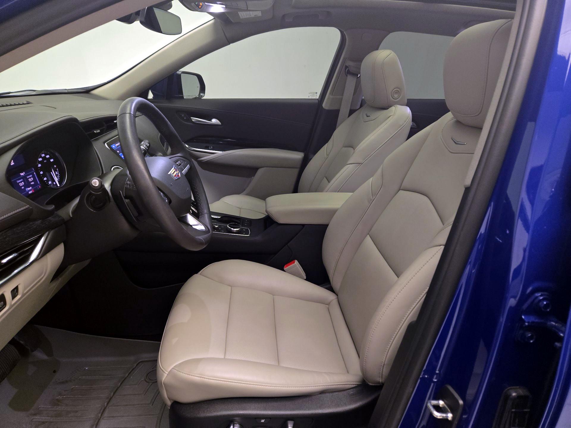 Thumbnail: 2023 Cadillac XT4 - 11