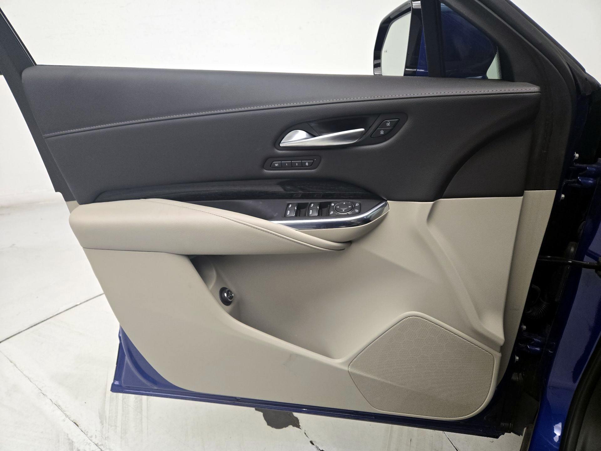 Thumbnail: 2023 Cadillac XT4 - 12