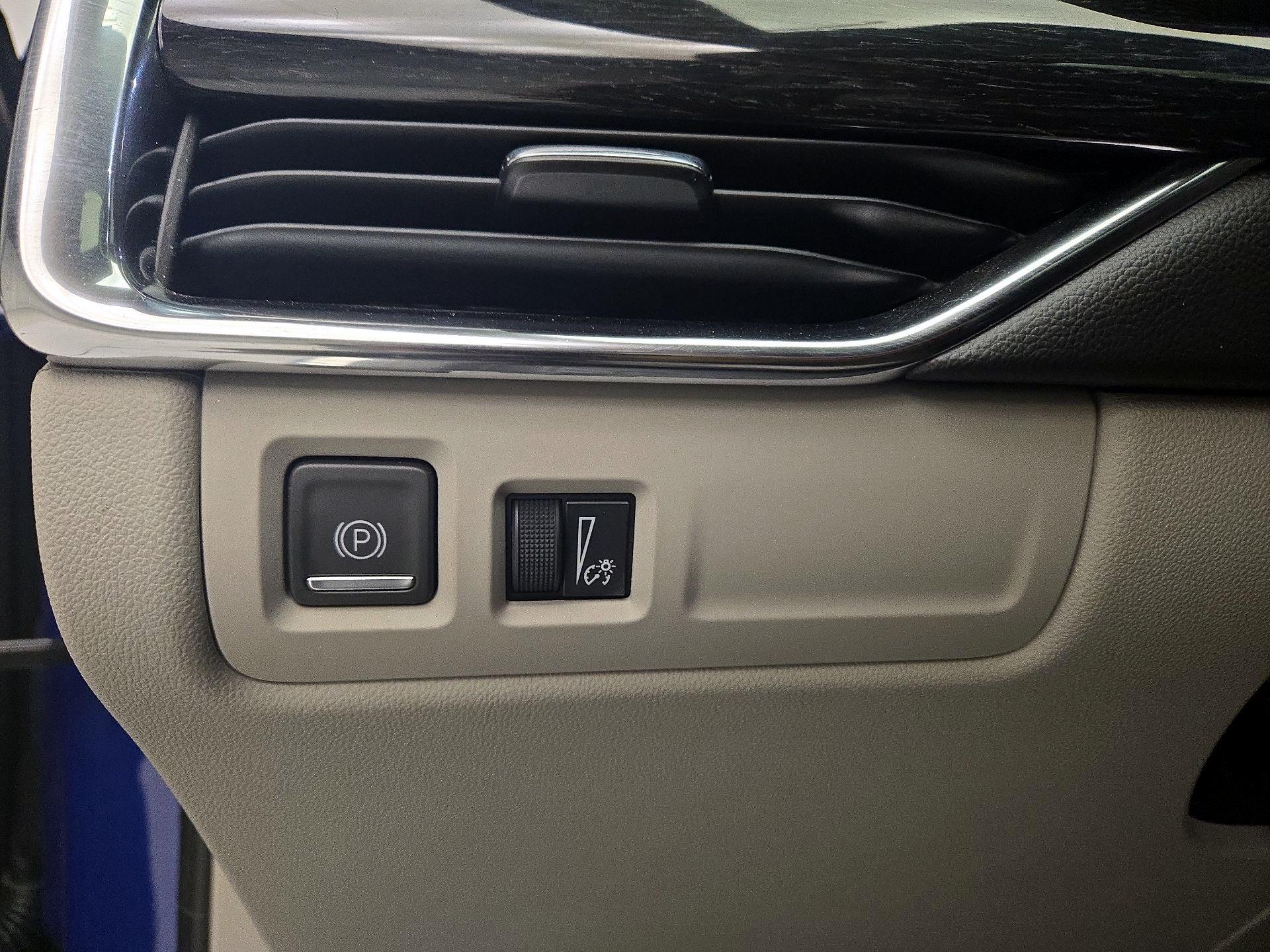 Thumbnail: 2023 Cadillac XT4 - 13