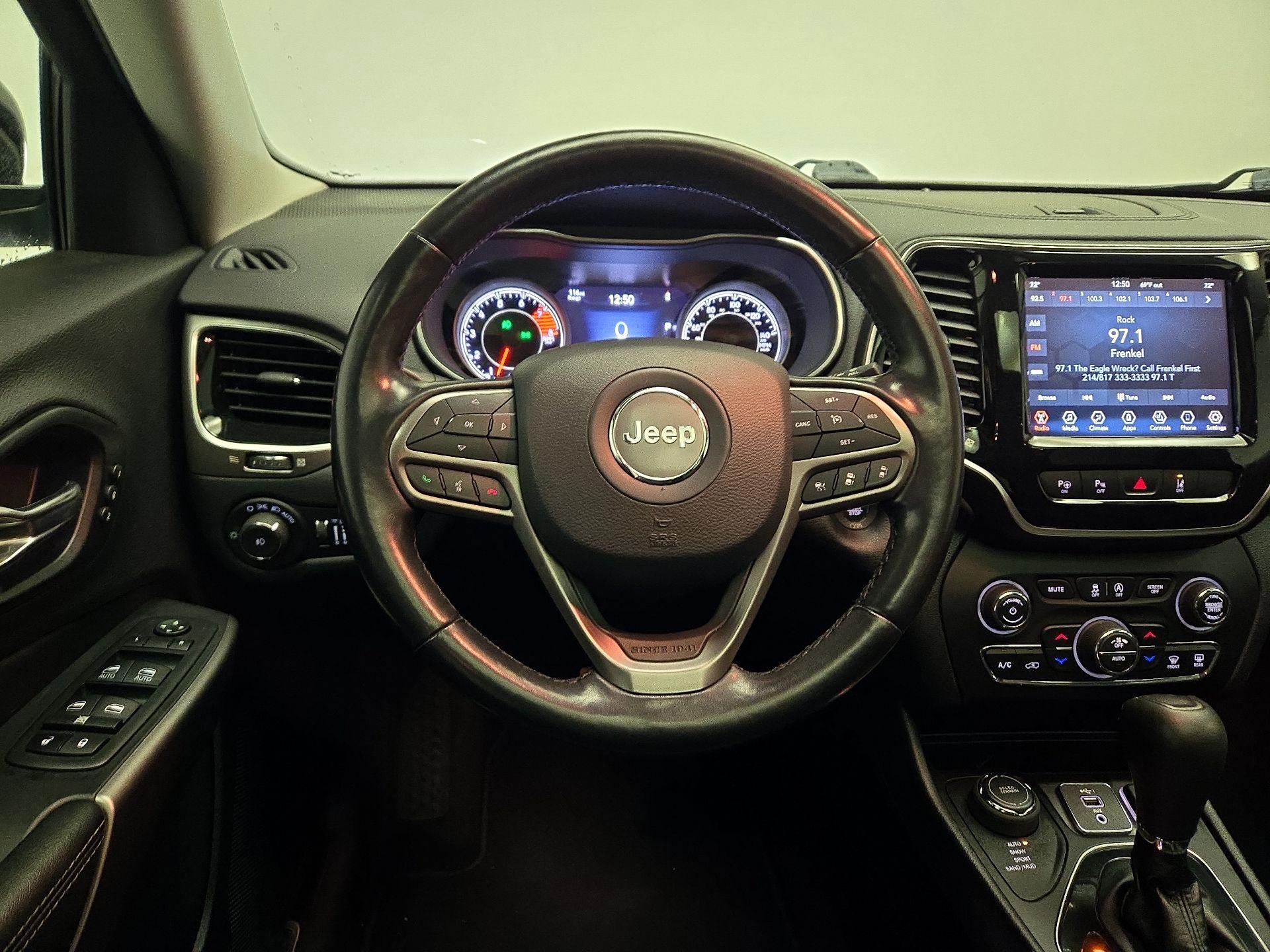 Thumbnail: 2021 Jeep Cherokee - 10