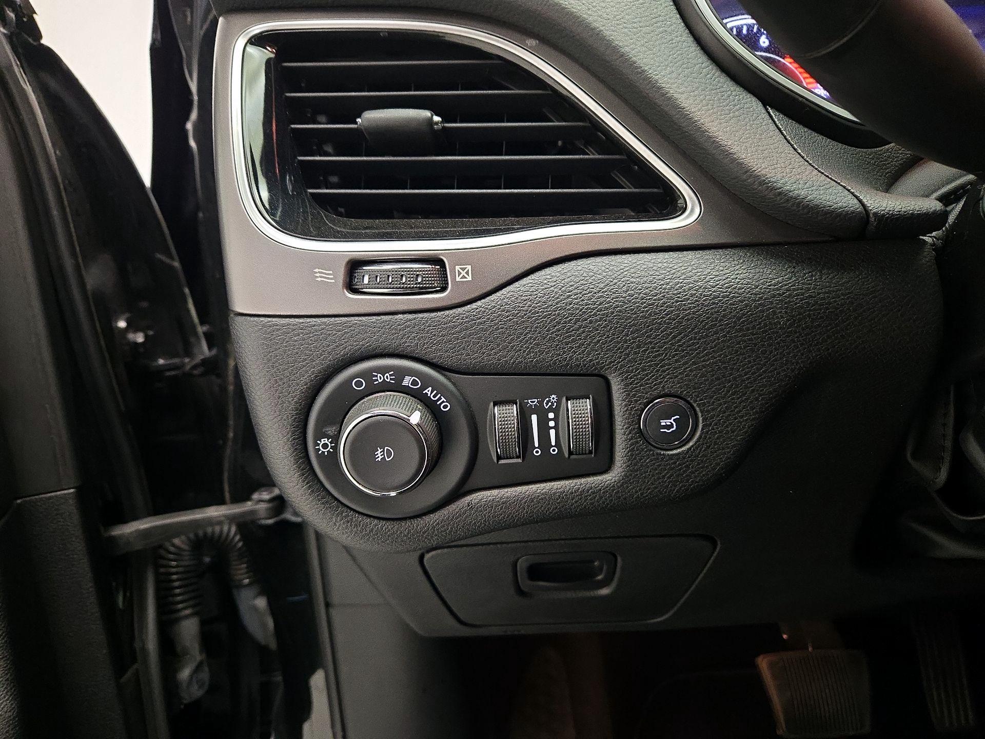 Thumbnail: 2021 Jeep Cherokee - 13