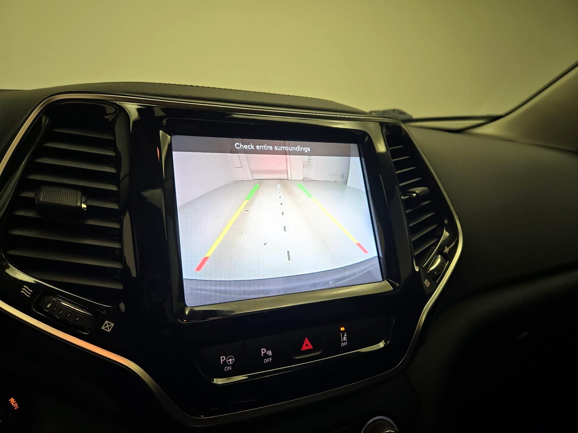 Thumbnail: 2021 Jeep Cherokee - 14