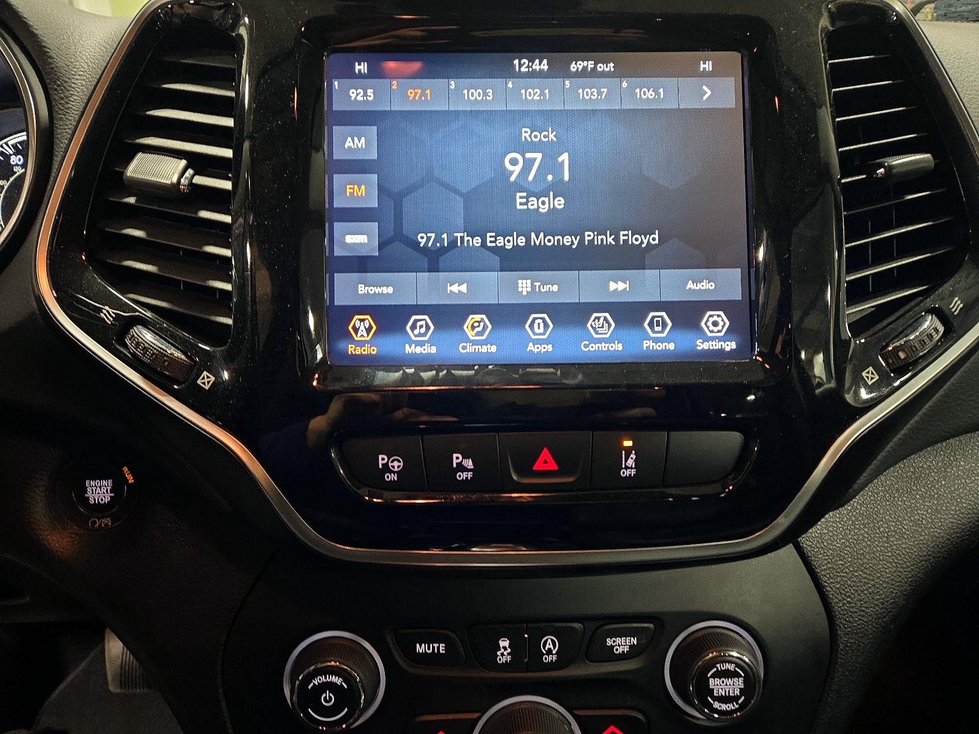 Thumbnail: 2021 Jeep Cherokee - 15