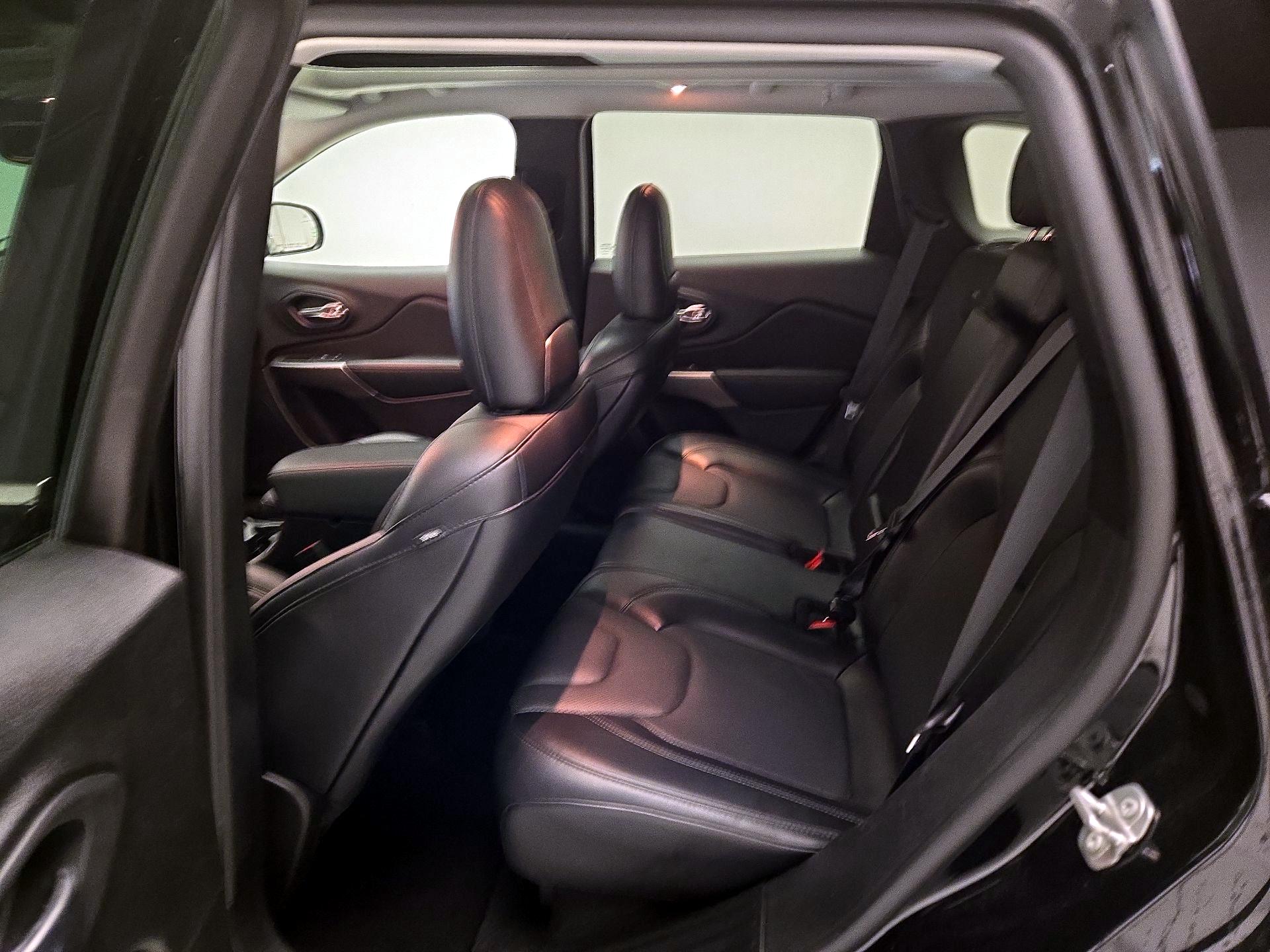 Thumbnail: 2021 Jeep Cherokee - 20