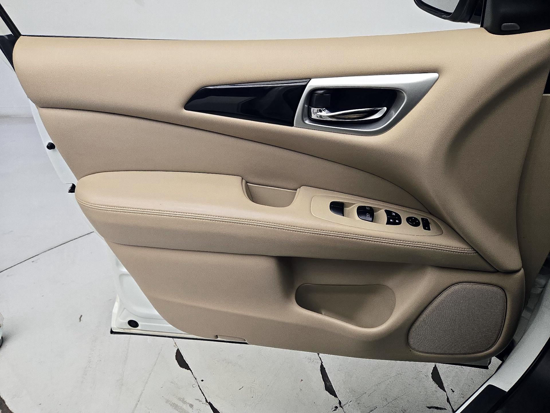 Thumbnail: 2020 Nissan Pathfinder - 12