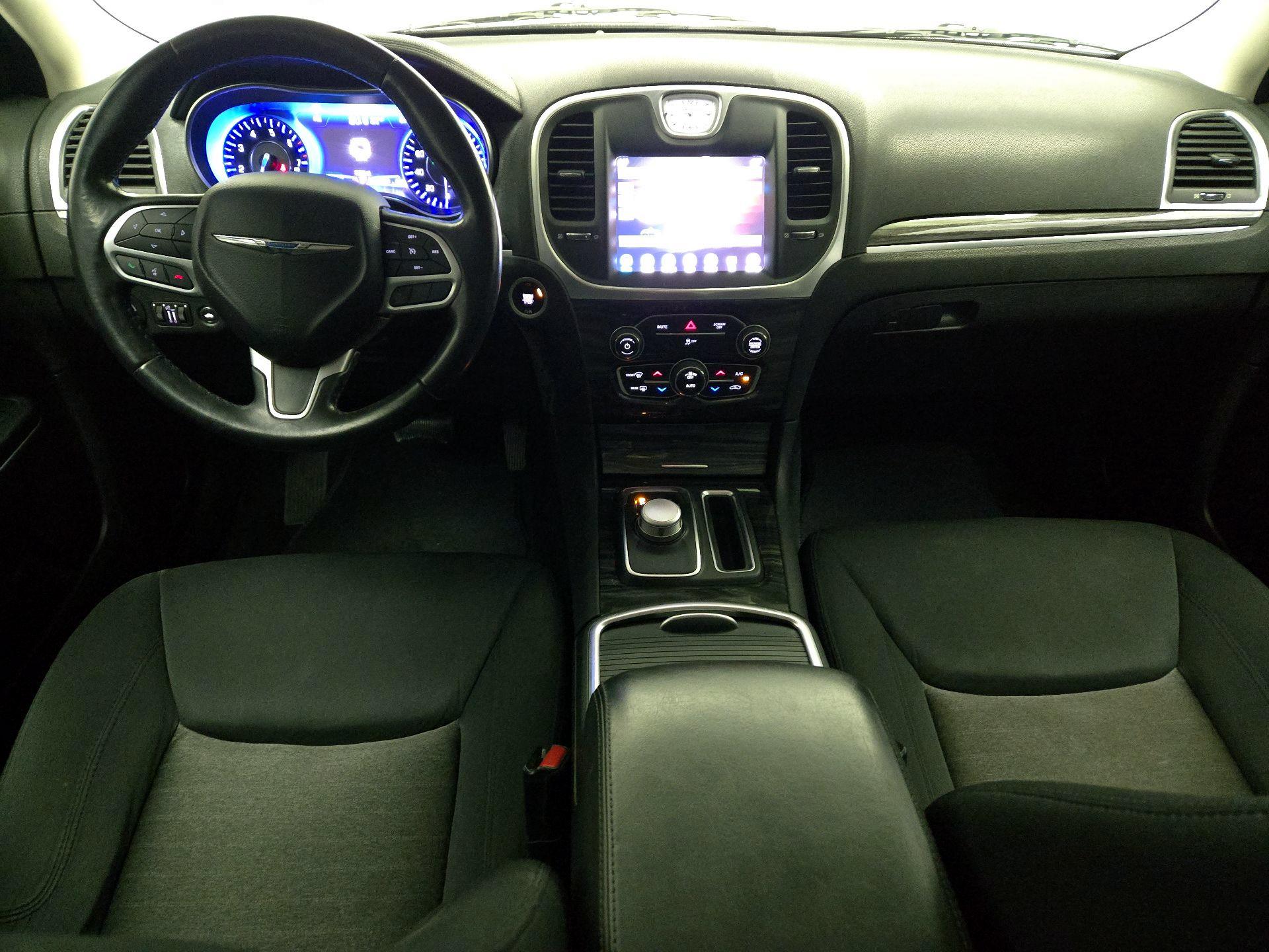 Thumbnail: 2019 Chrysler 300 - 9