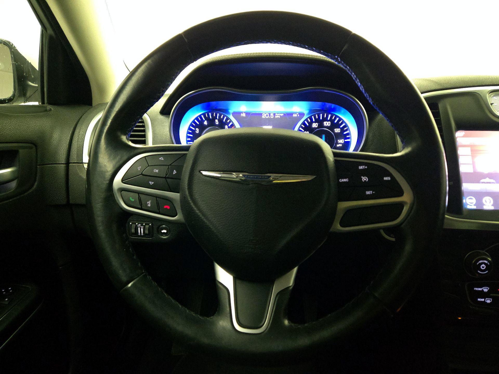 Thumbnail: 2019 Chrysler 300 - 10