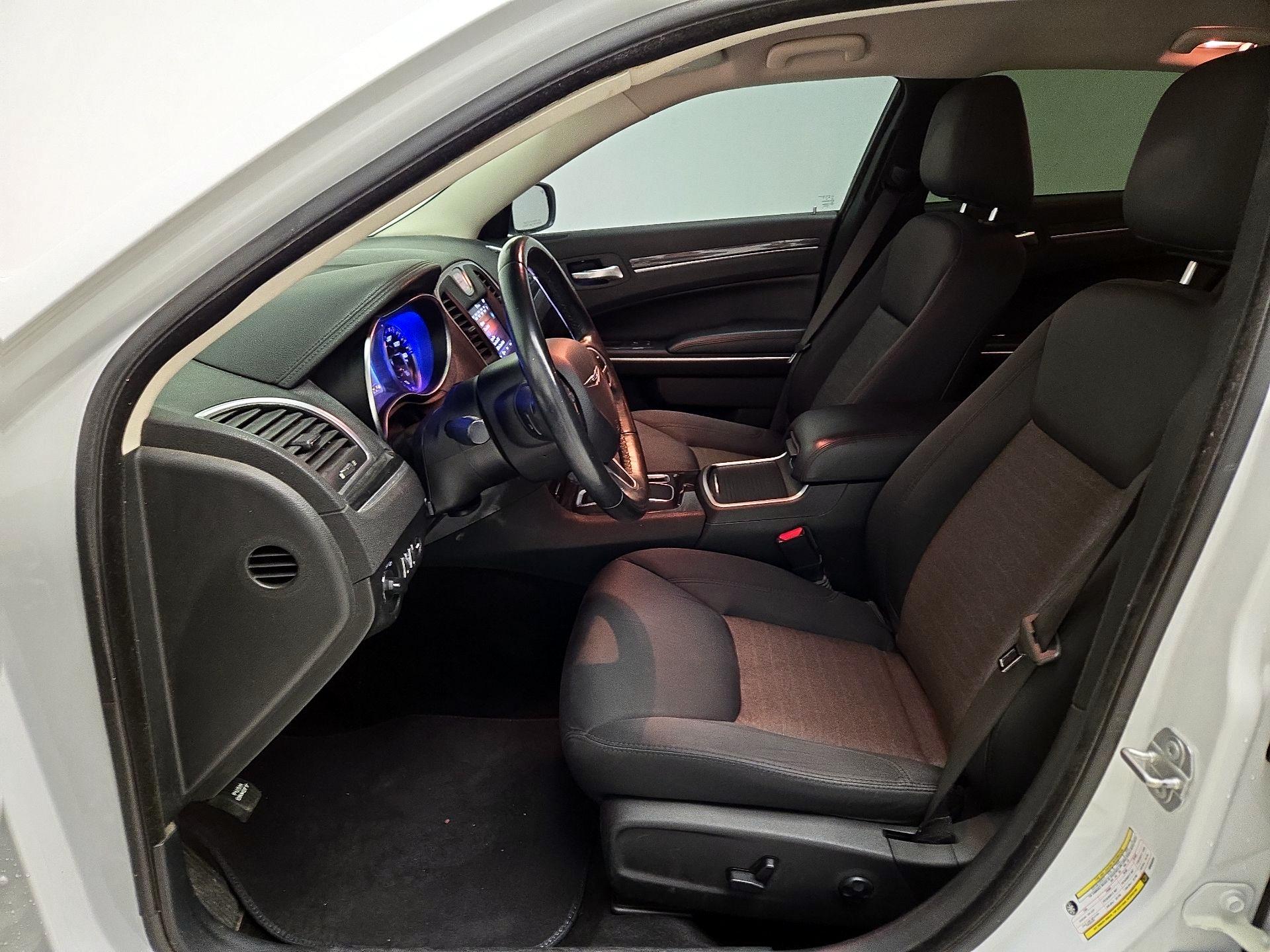 Thumbnail: 2019 Chrysler 300 - 11