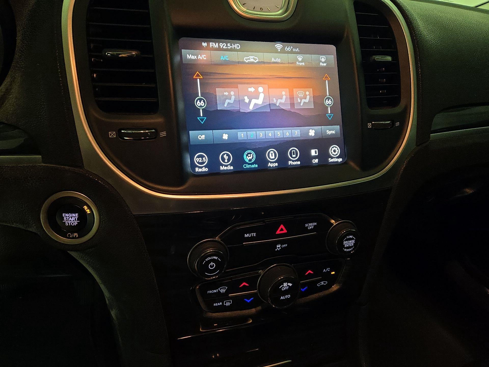 Thumbnail: 2019 Chrysler 300 - 16