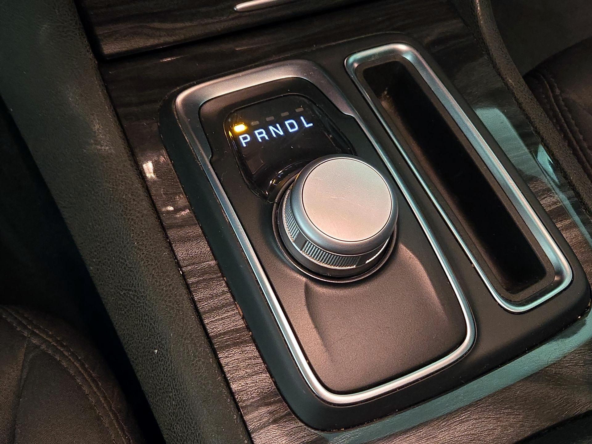 Thumbnail: 2019 Chrysler 300 - 17