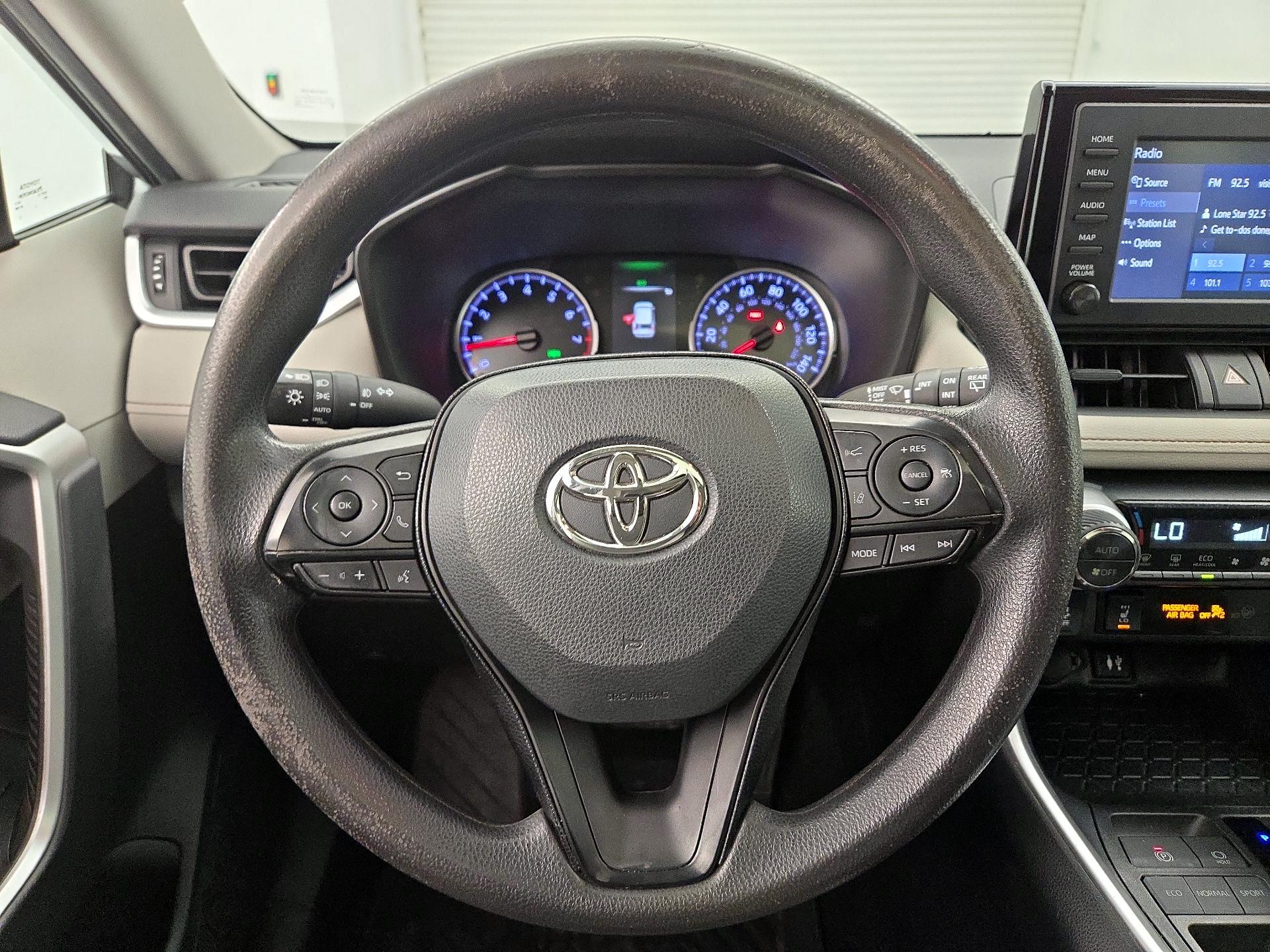 Thumbnail: 2019 Toyota RAV4 - 10
