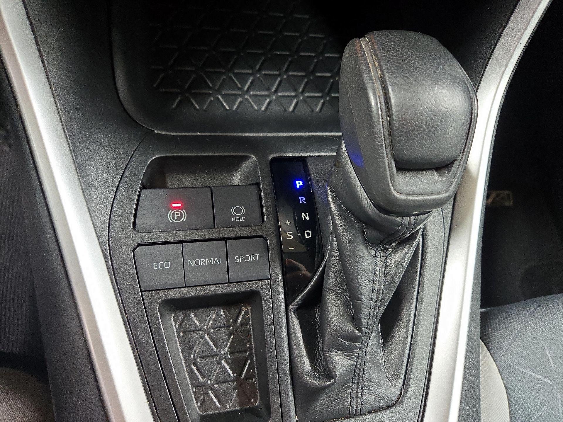 Thumbnail: 2019 Toyota RAV4 - 16