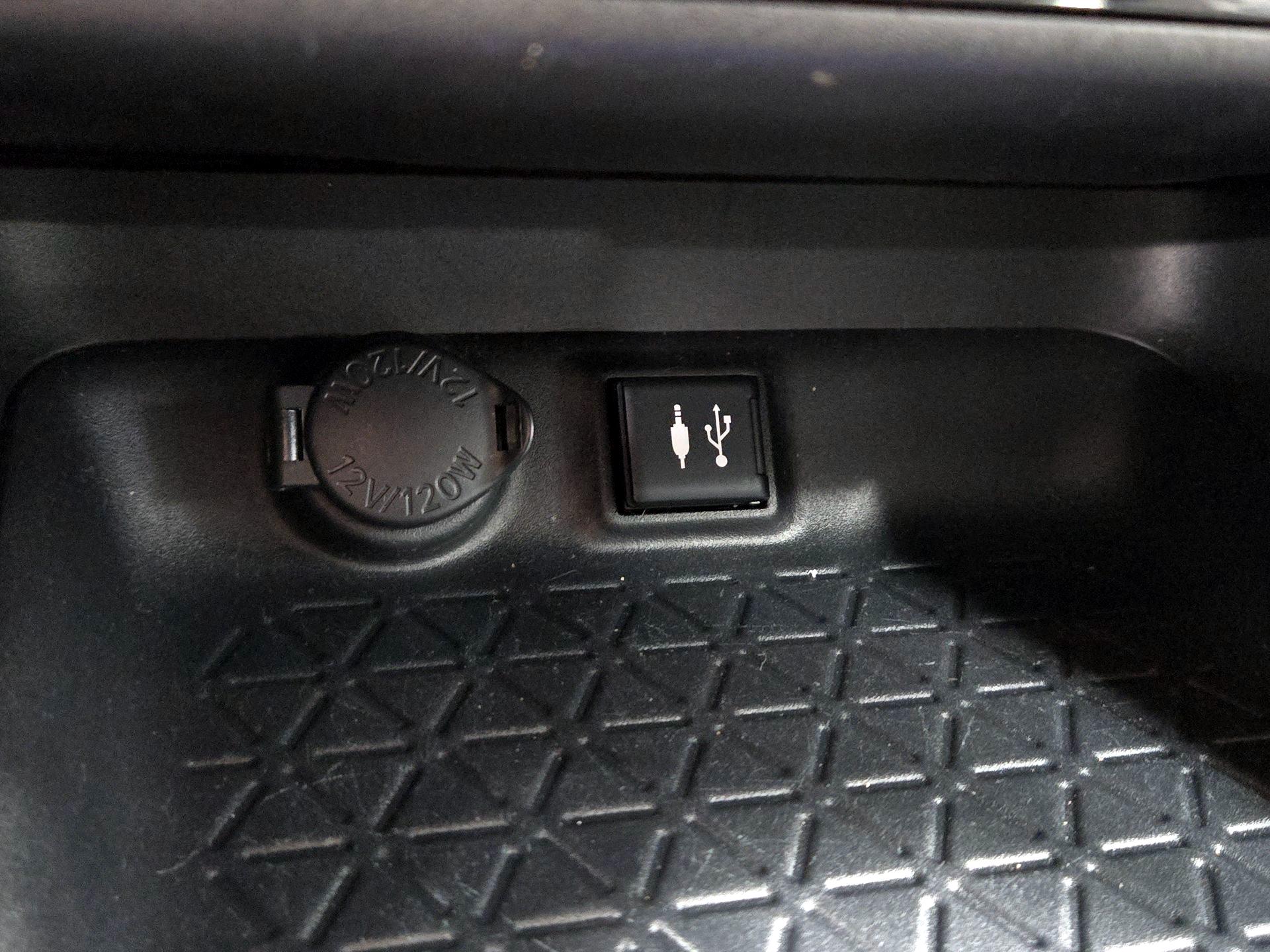 Thumbnail: 2019 Toyota RAV4 - 17