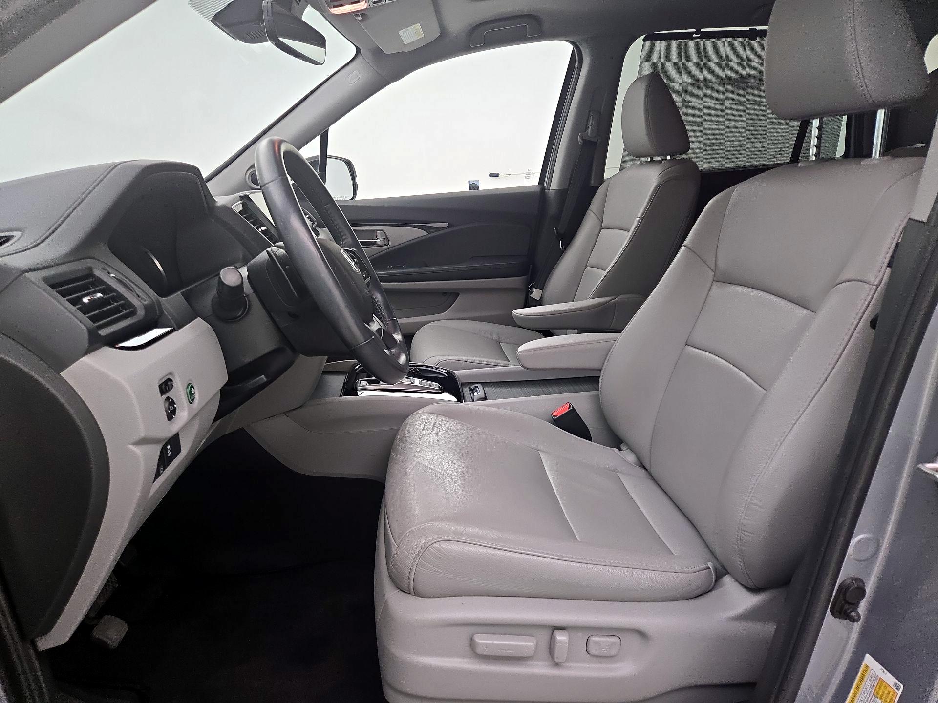 Thumbnail: 2019 Honda Pilot - 11