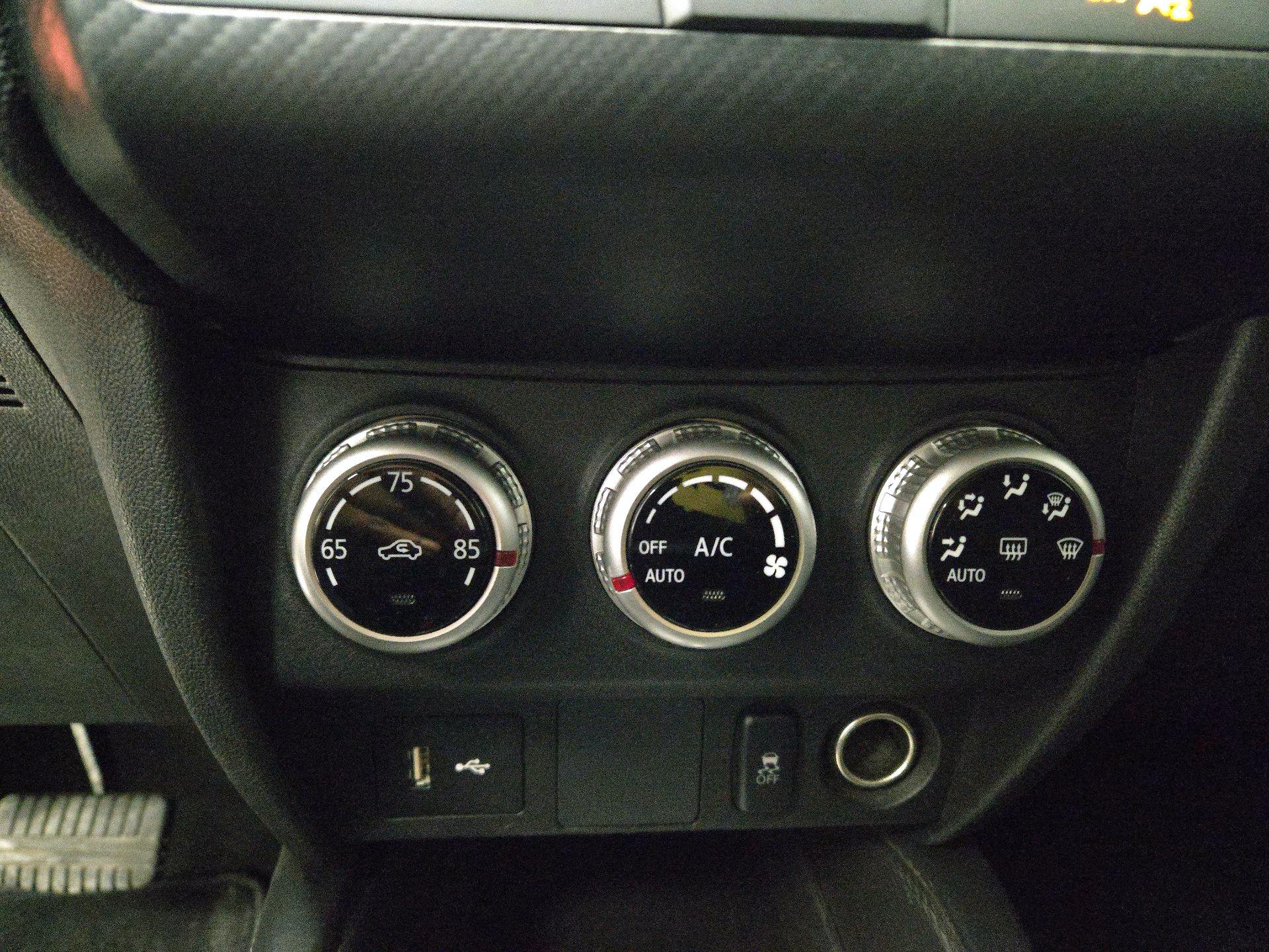 Thumbnail: 2024 Mitsubishi Outlander Sport - 14