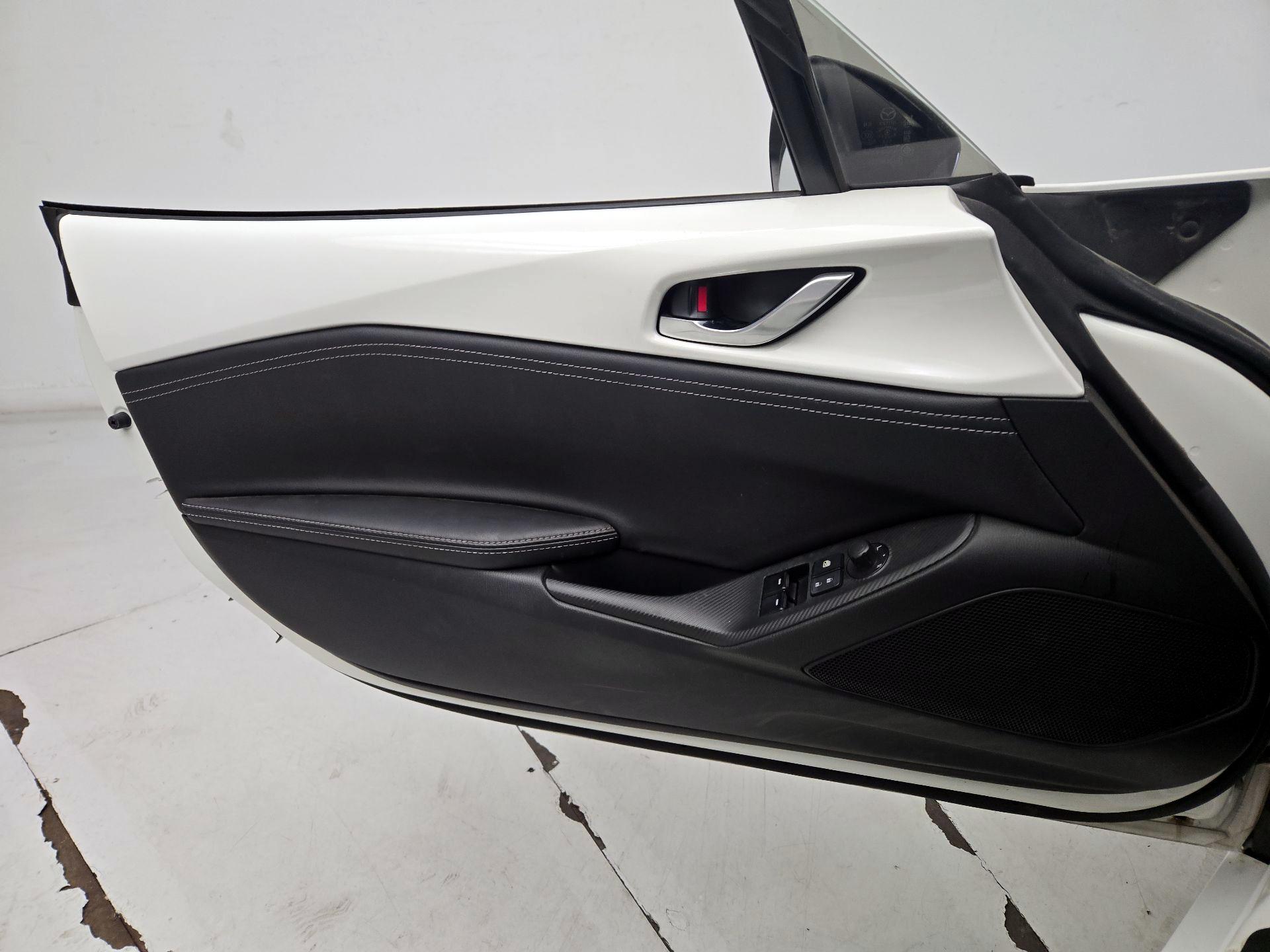 Thumbnail: 2020 Mazda MX-5 Miata - 12