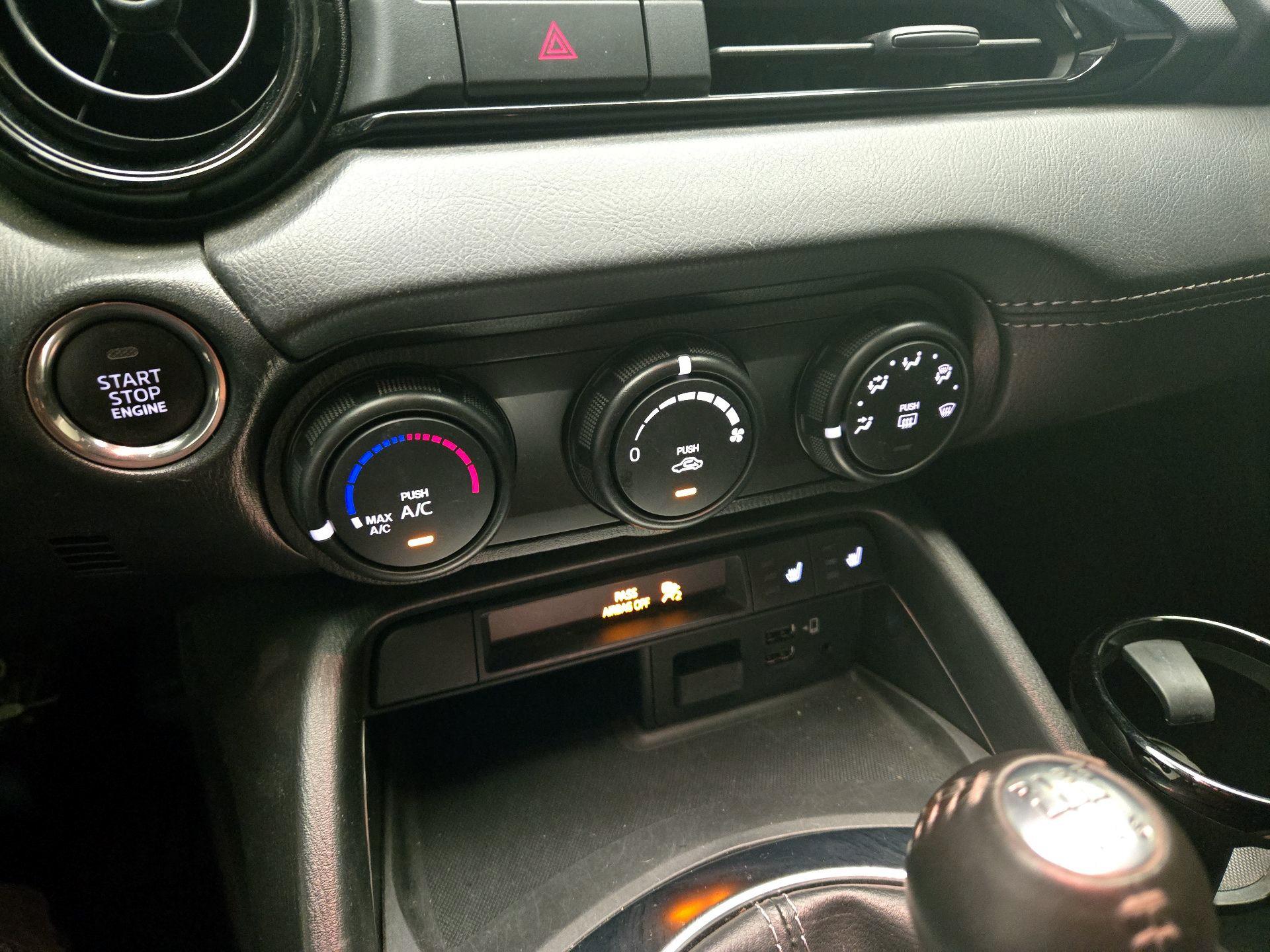 Thumbnail: 2020 Mazda MX-5 Miata - 17