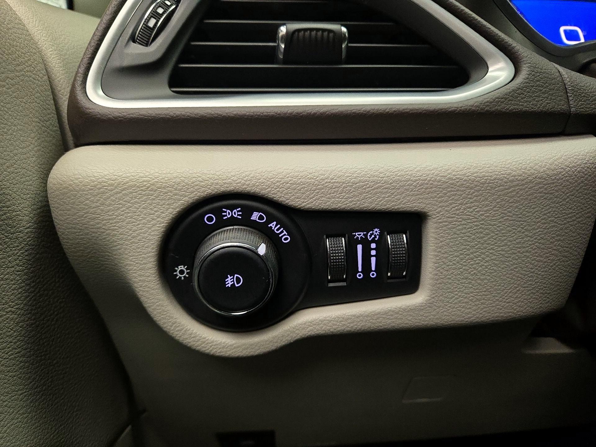 Thumbnail: 2017 Chrysler Pacifica - 13