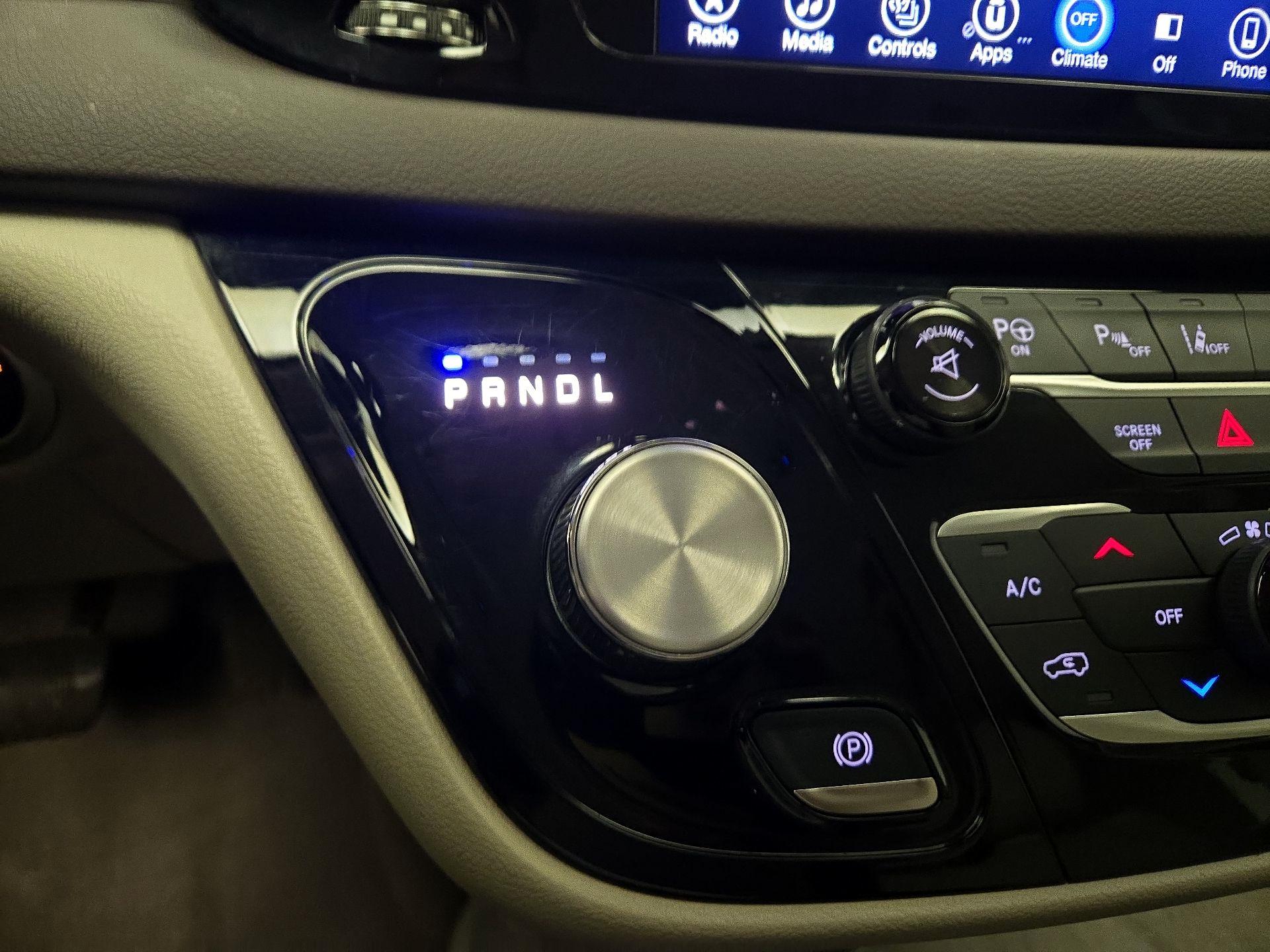 Thumbnail: 2017 Chrysler Pacifica - 17