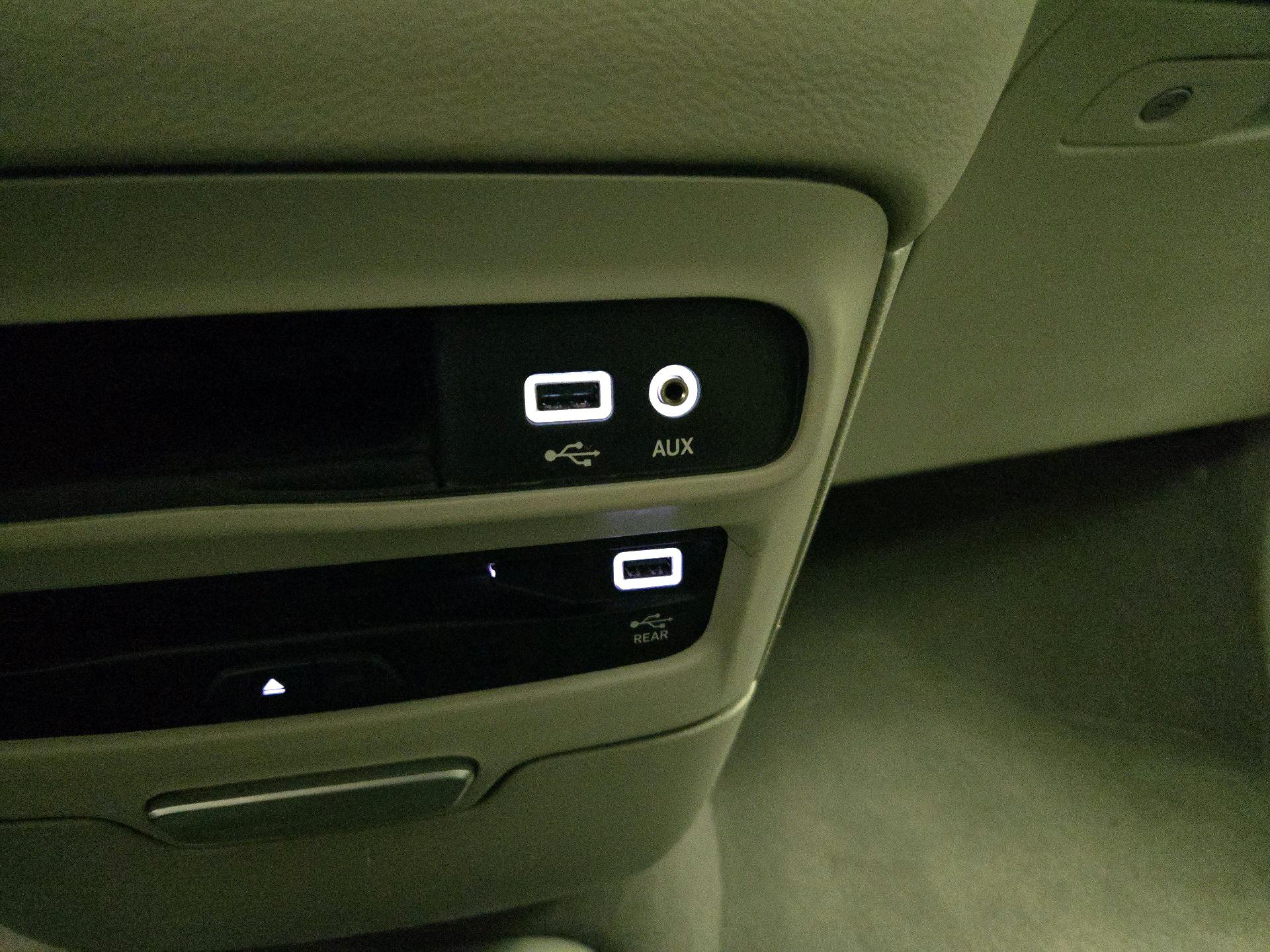 Thumbnail: 2017 Chrysler Pacifica - 18