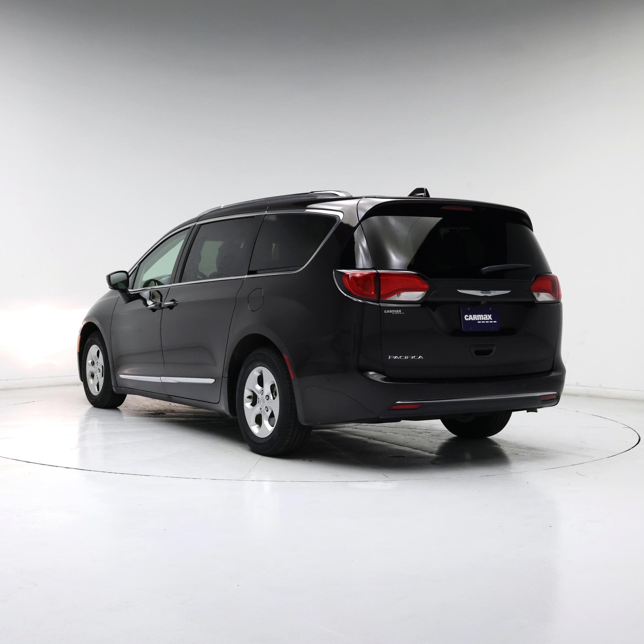 Thumbnail: 2017 Chrysler Pacifica - 2