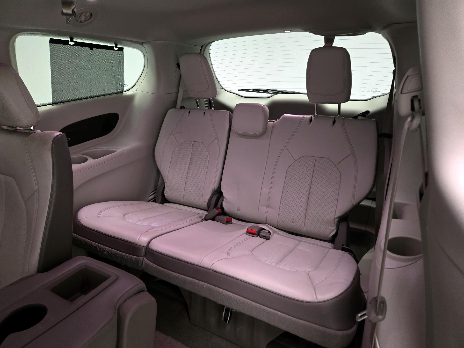 Thumbnail: 2017 Chrysler Pacifica - 20