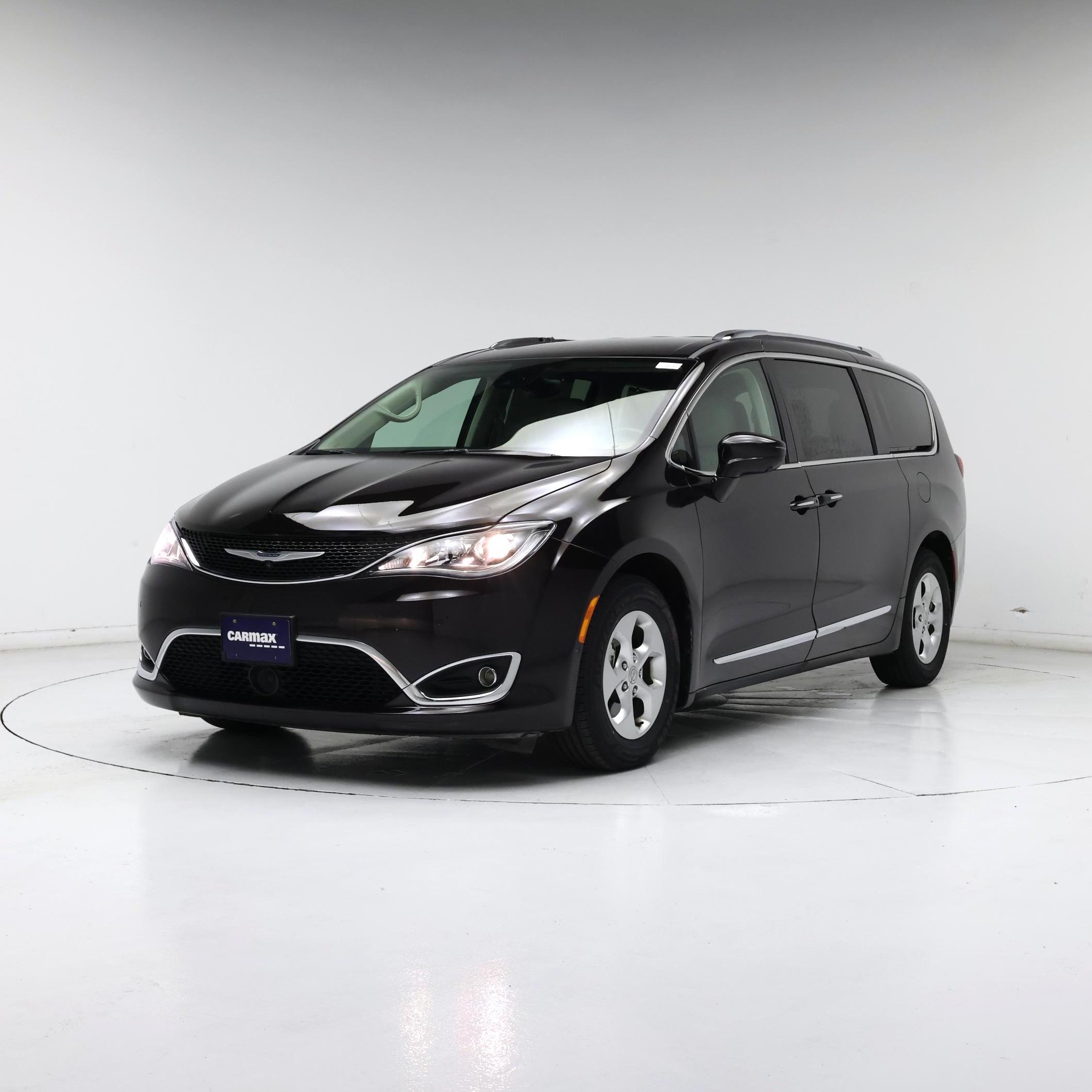 Thumbnail: 2017 Chrysler Pacifica - 4