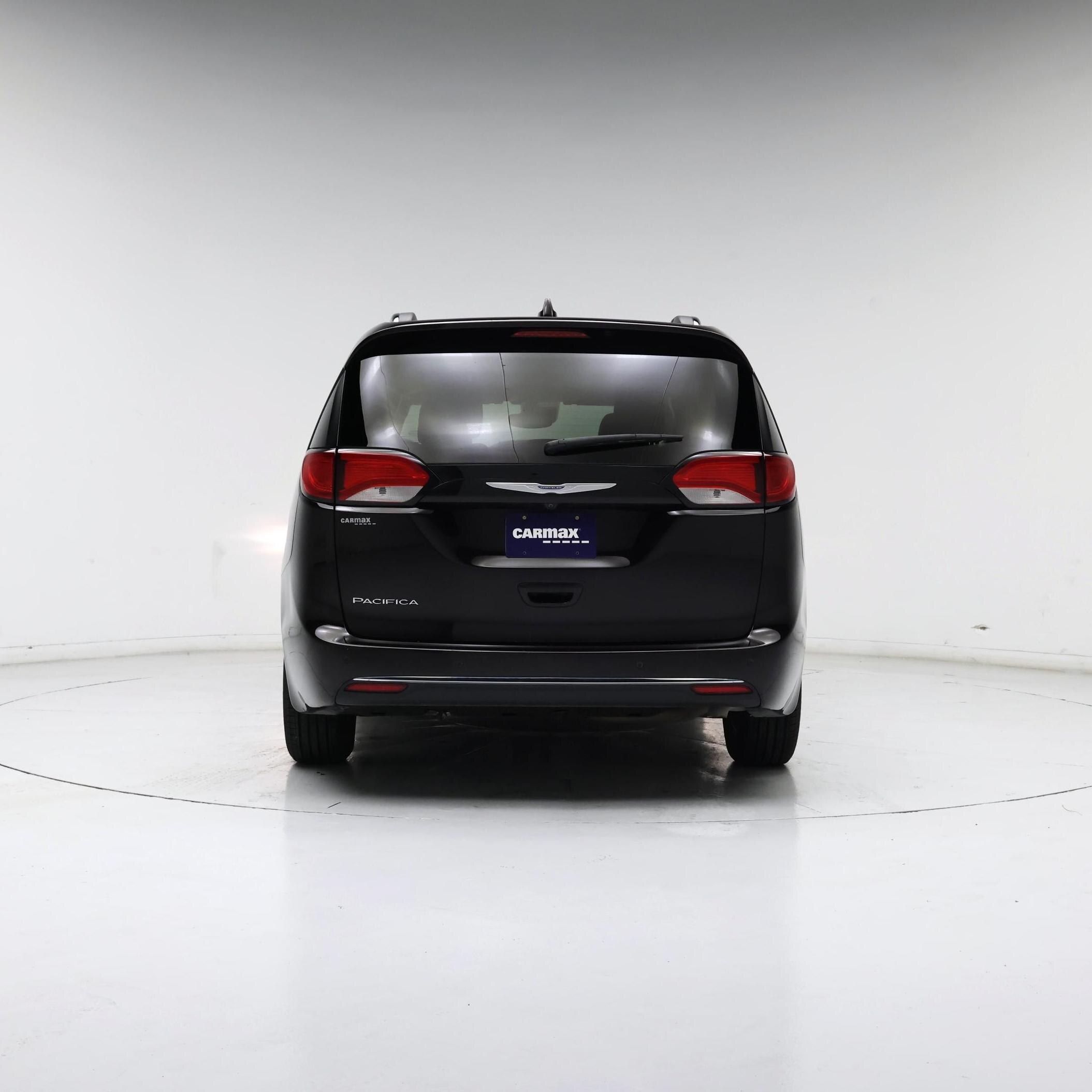 Thumbnail: 2017 Chrysler Pacifica - 6