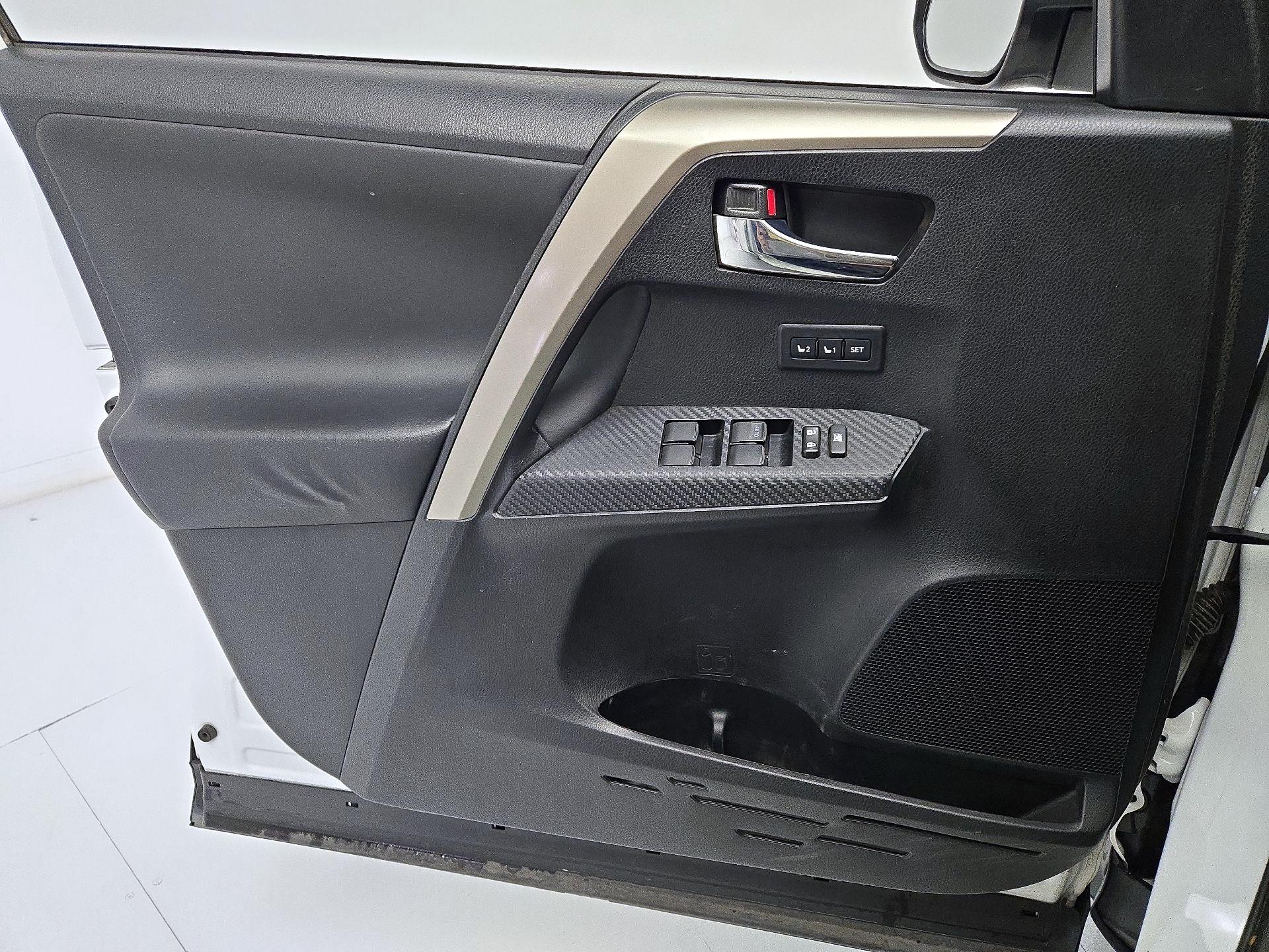 Thumbnail: 2015 Toyota RAV4 - 12