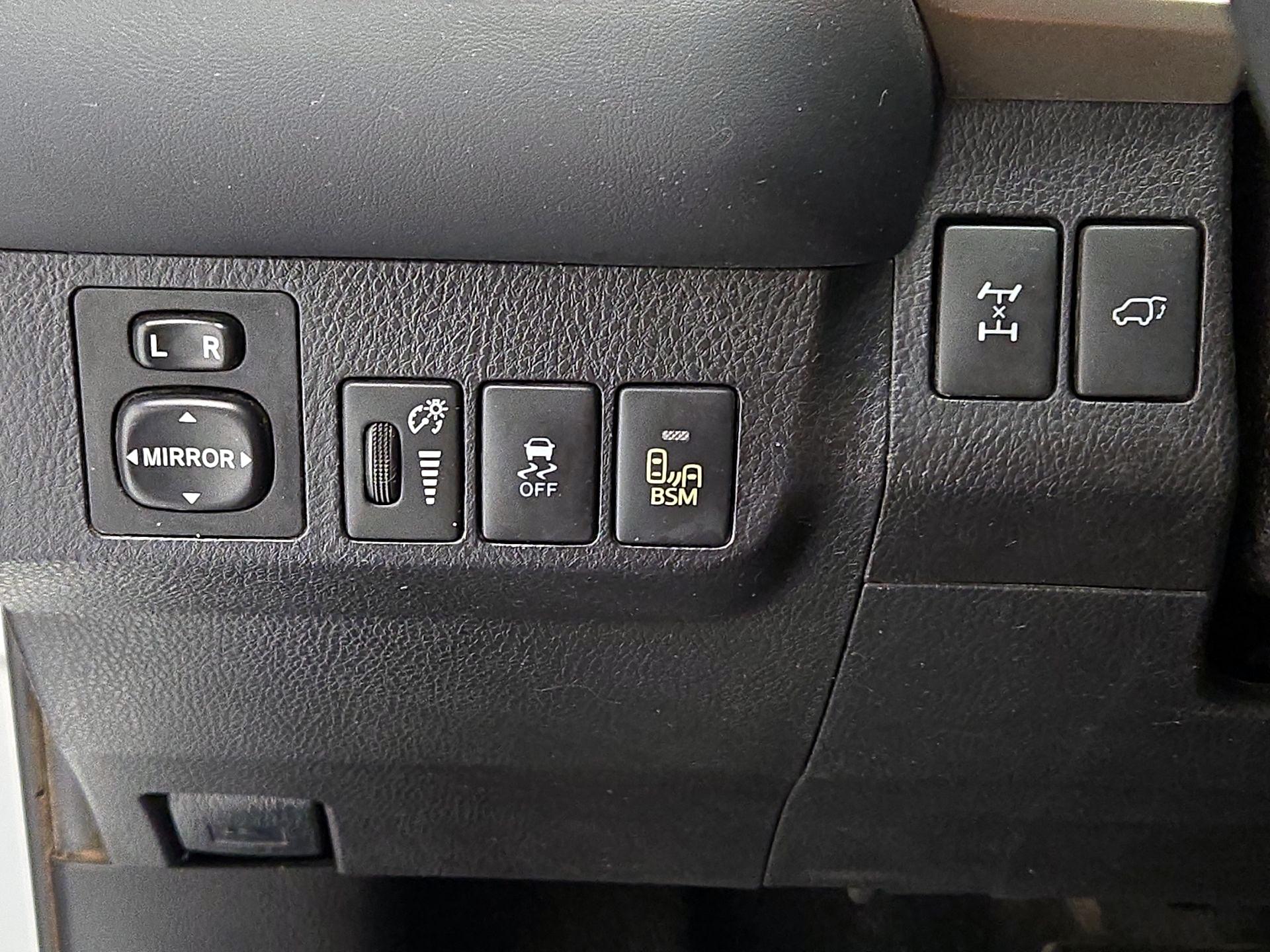 Thumbnail: 2015 Toyota RAV4 - 13