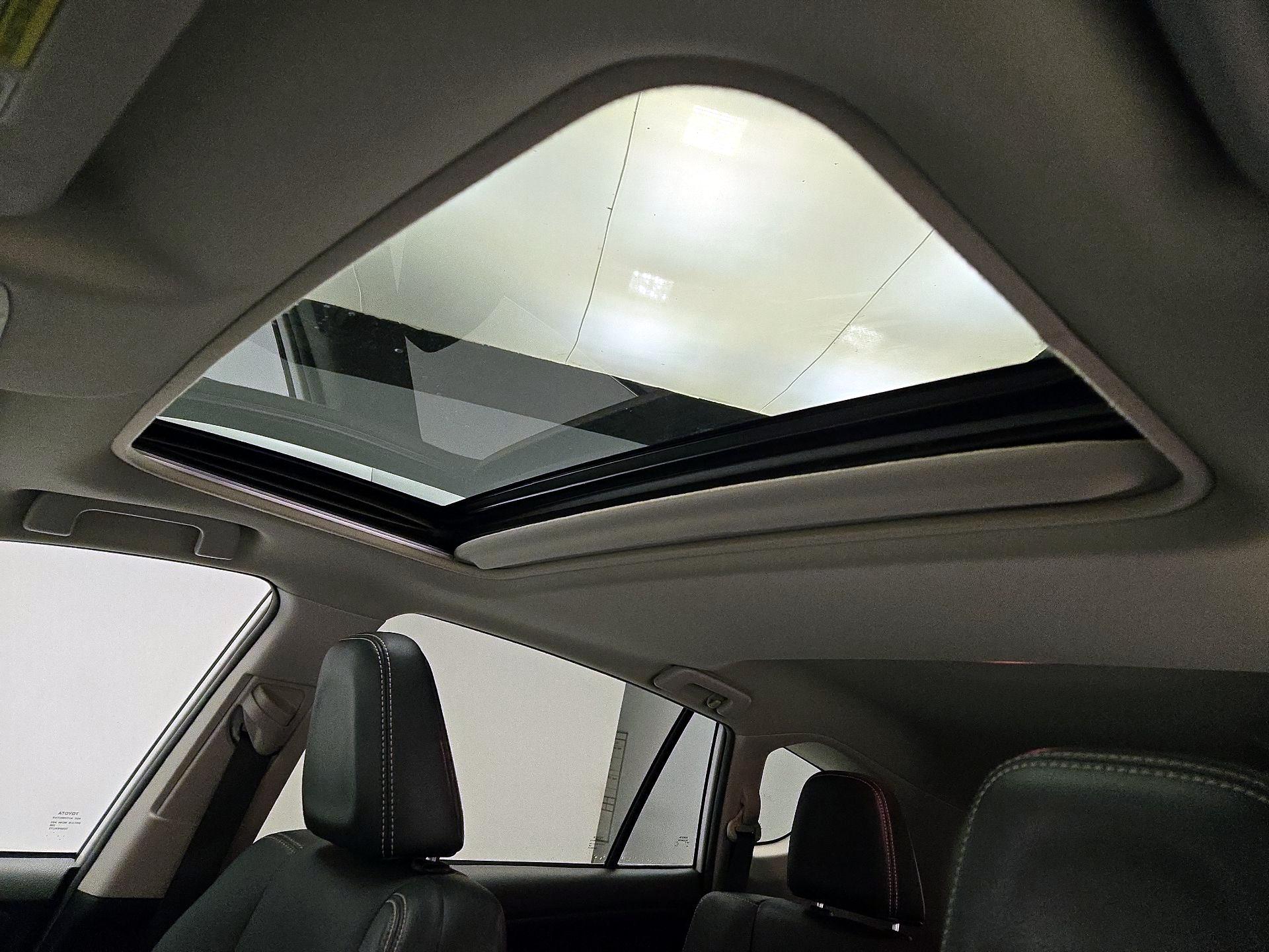 Thumbnail: 2015 Toyota RAV4 - 19