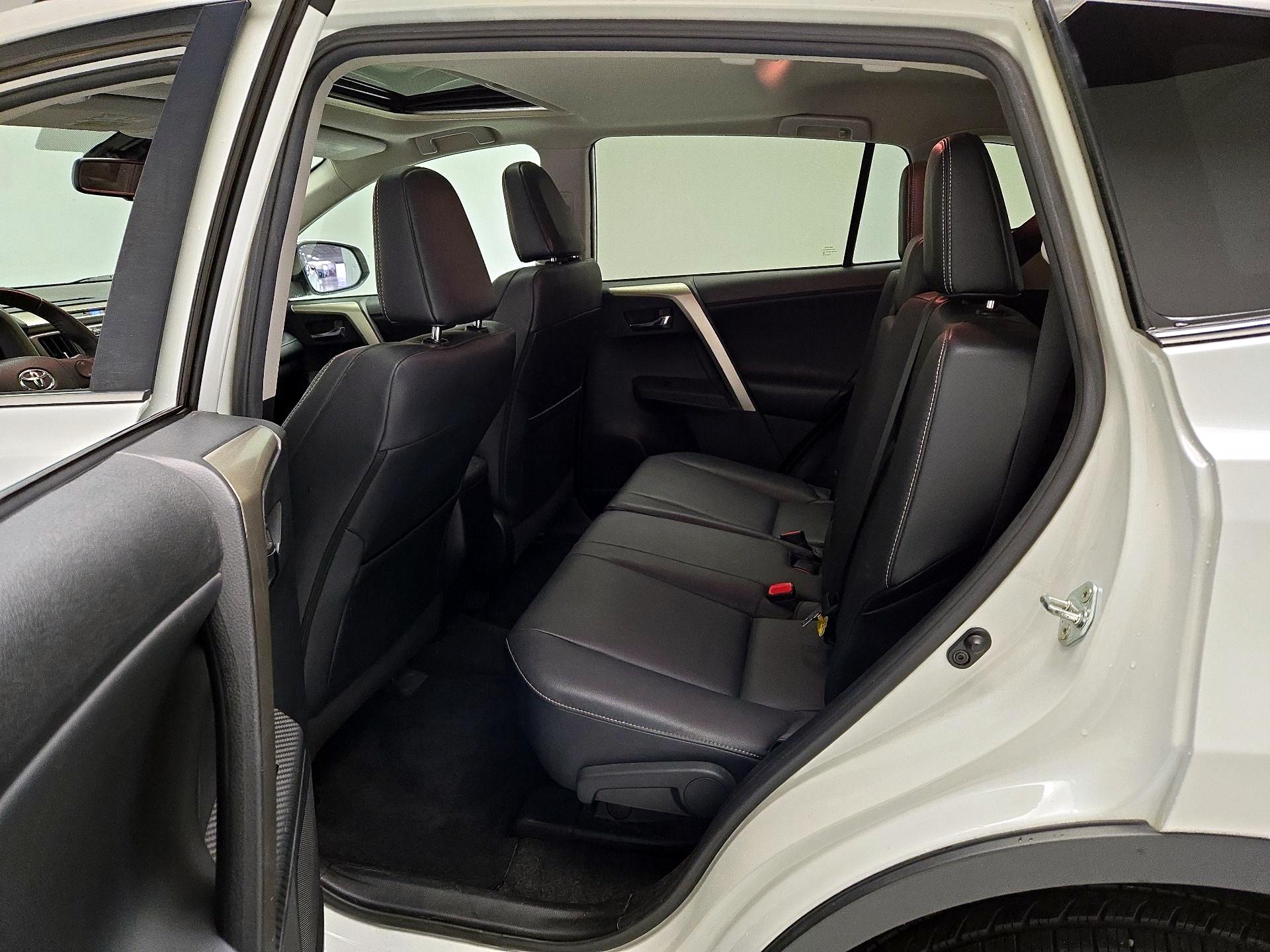 Thumbnail: 2015 Toyota RAV4 - 20