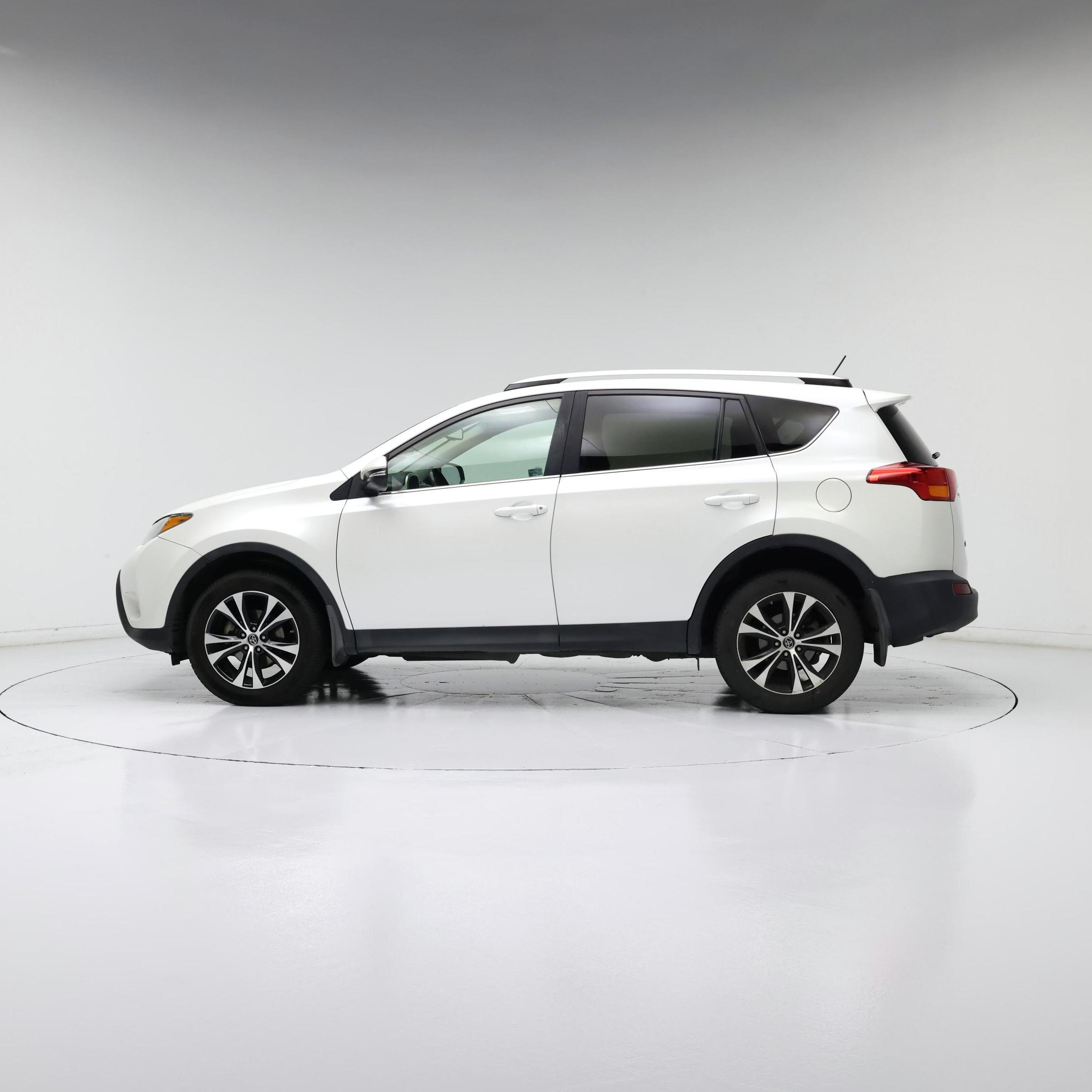 Thumbnail: 2015 Toyota RAV4 - 3