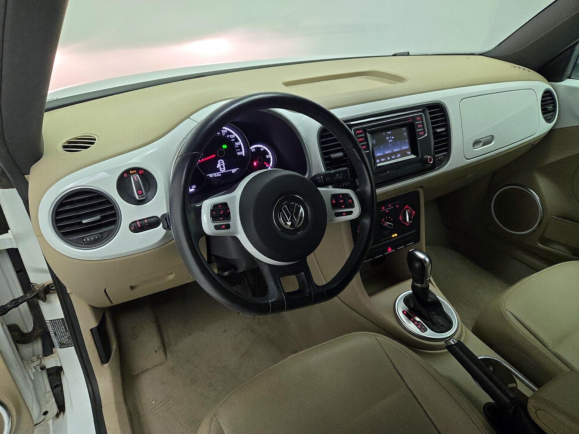 Thumbnail: 2016 Volkswagen Beetle - 9