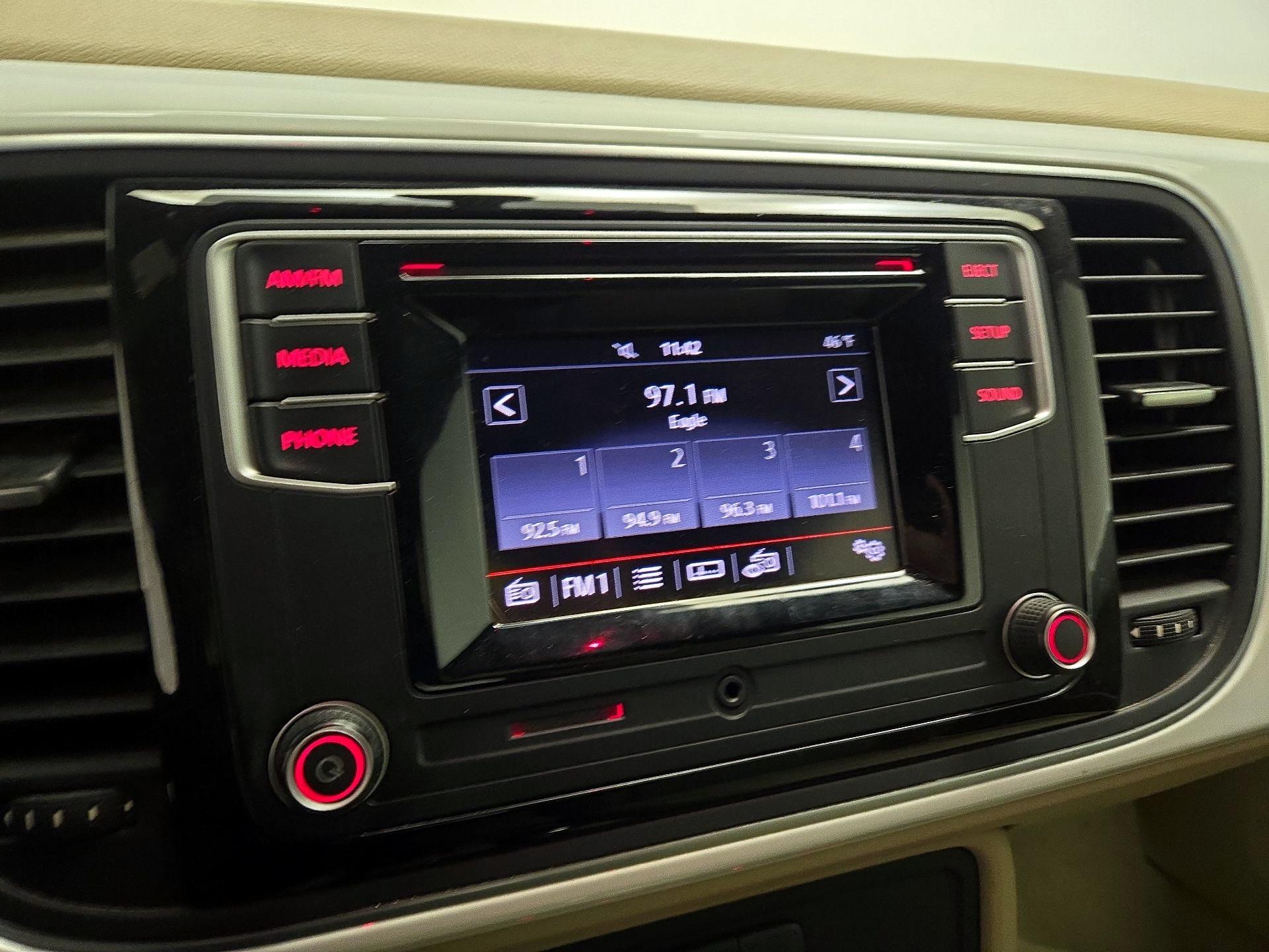 Thumbnail: 2016 Volkswagen Beetle - 14