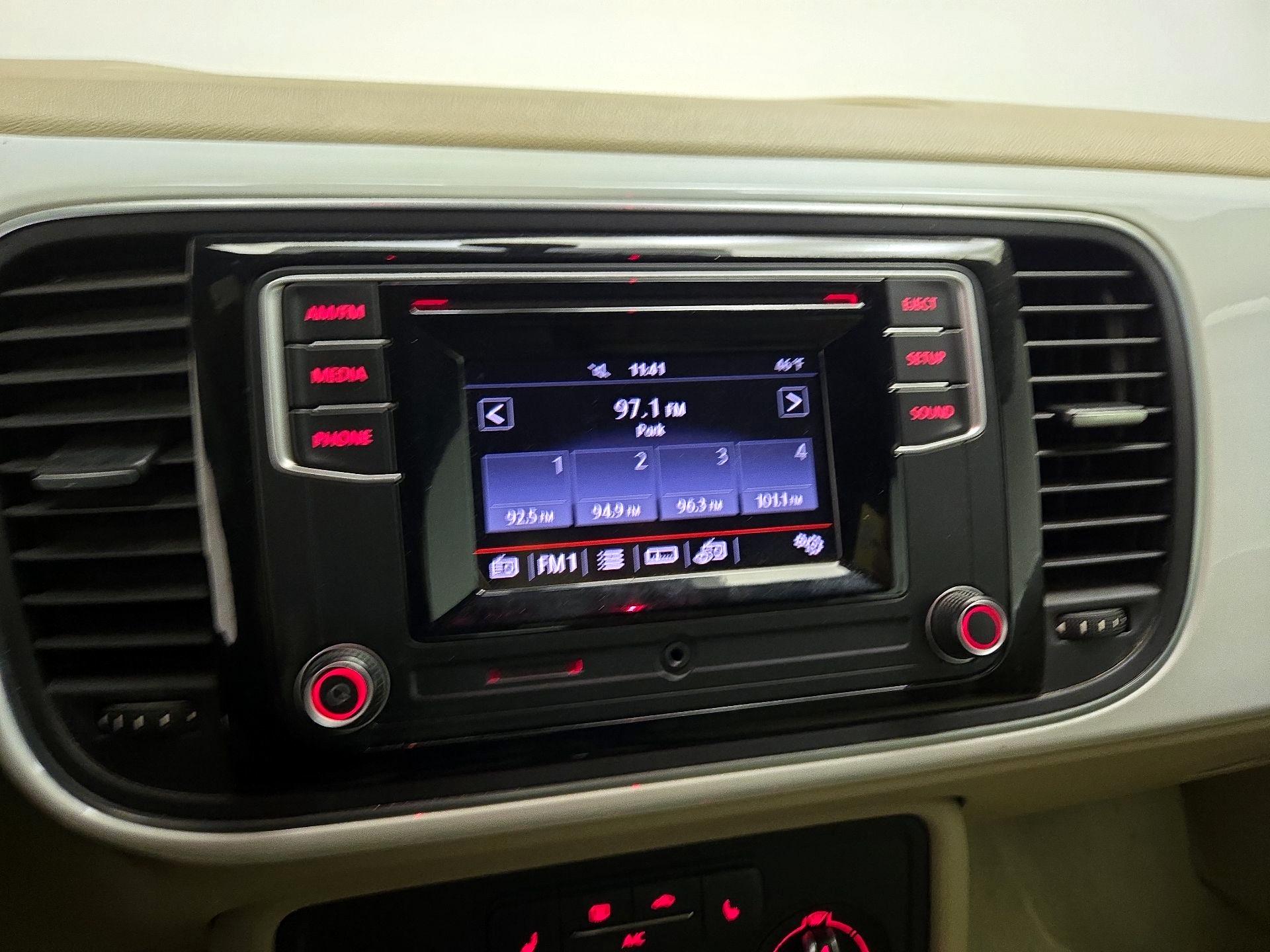 Thumbnail: 2016 Volkswagen Beetle - 15