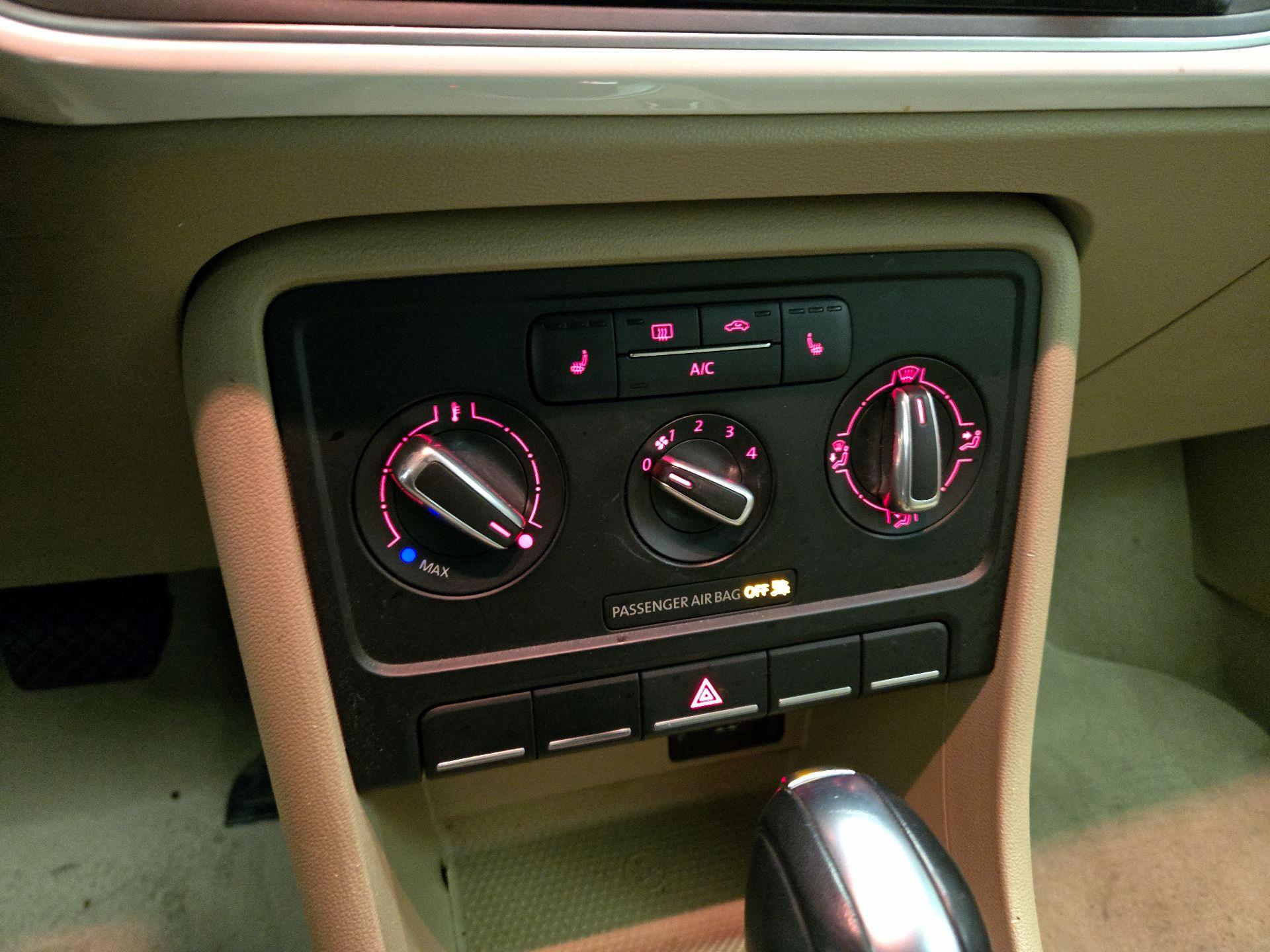 Thumbnail: 2016 Volkswagen Beetle - 16