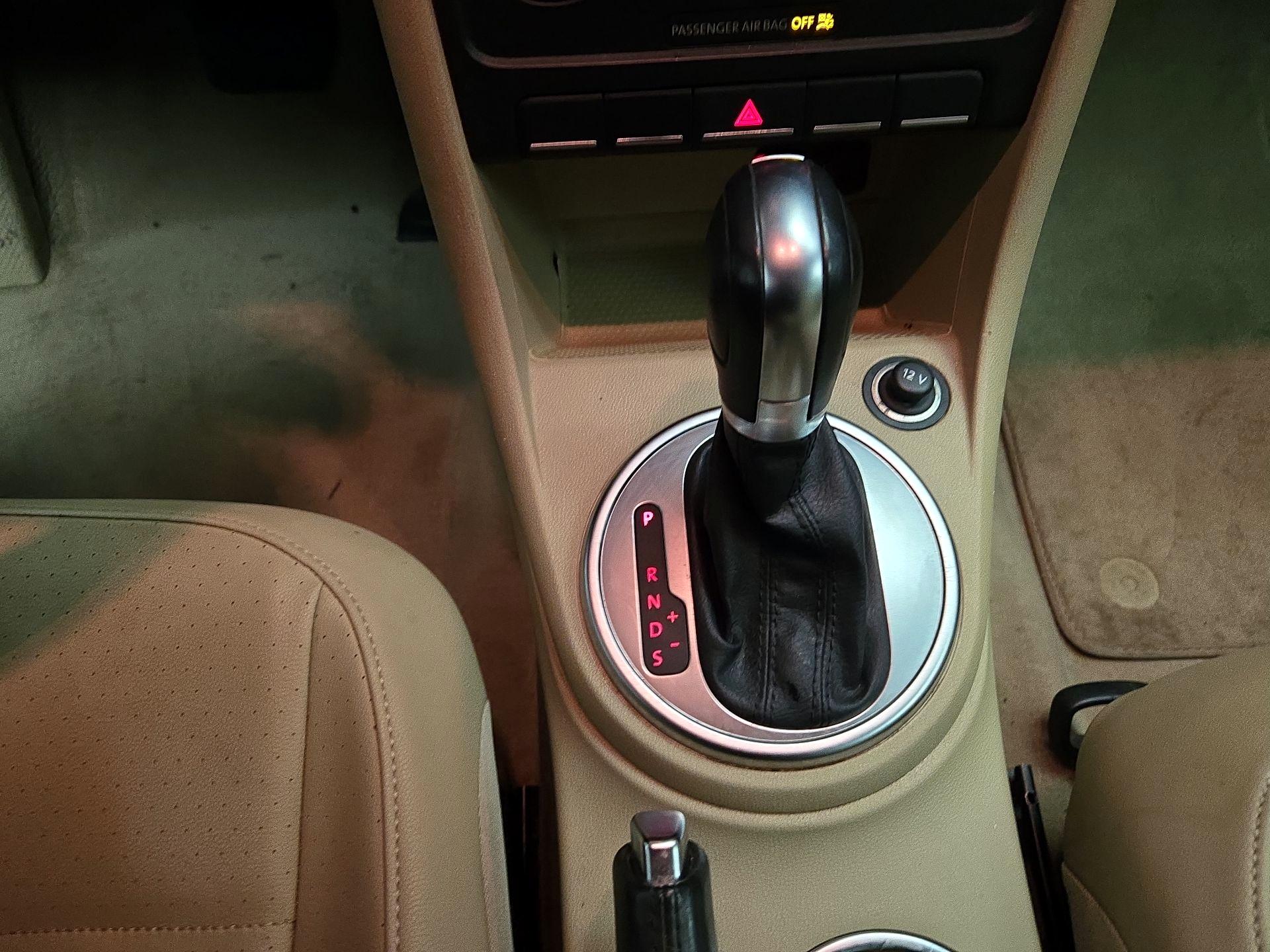 Thumbnail: 2016 Volkswagen Beetle - 17