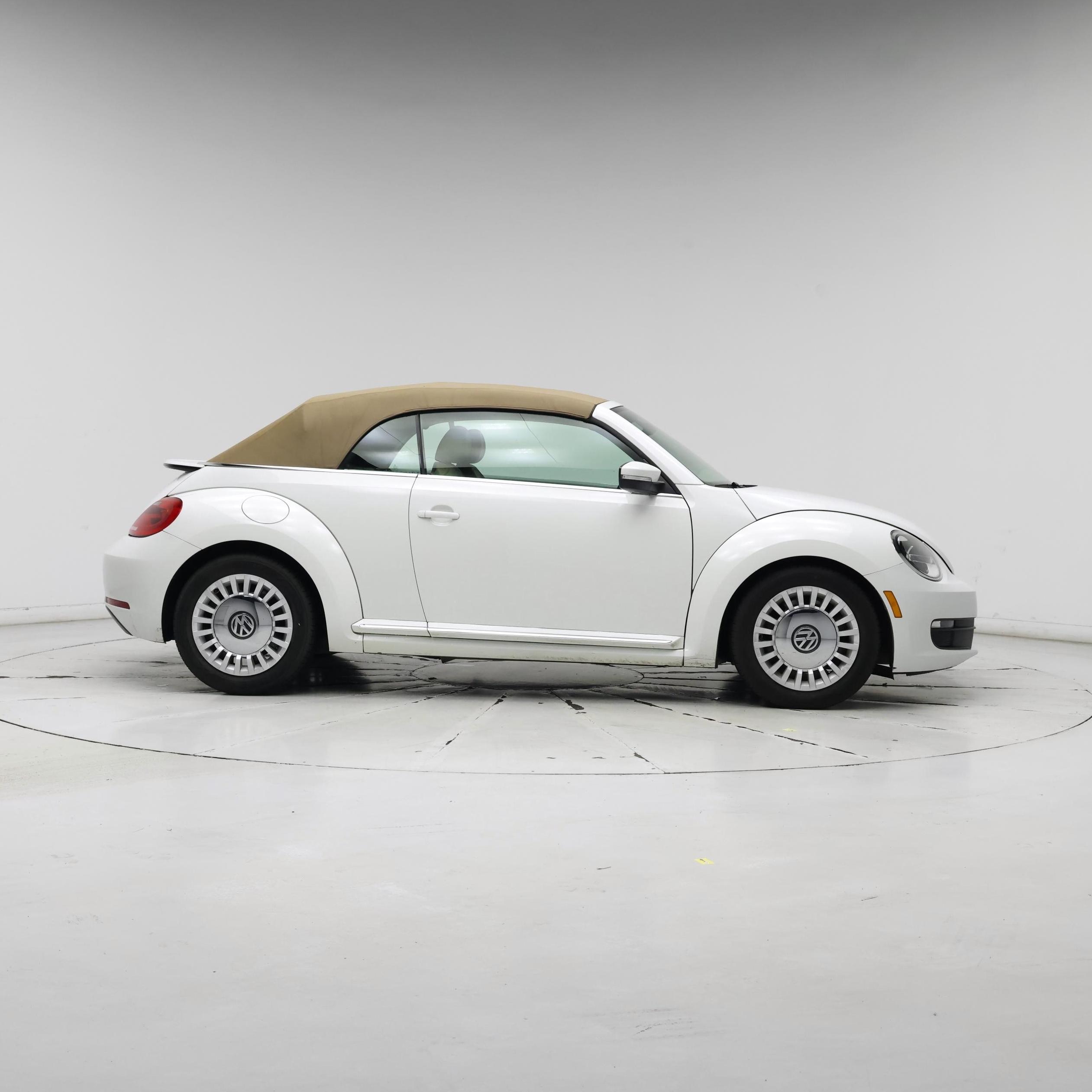 Thumbnail: 2016 Volkswagen Beetle - 7