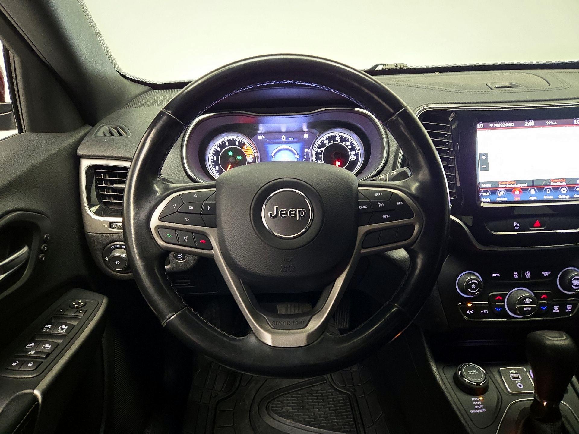 Thumbnail: 2020 Jeep Cherokee - 10