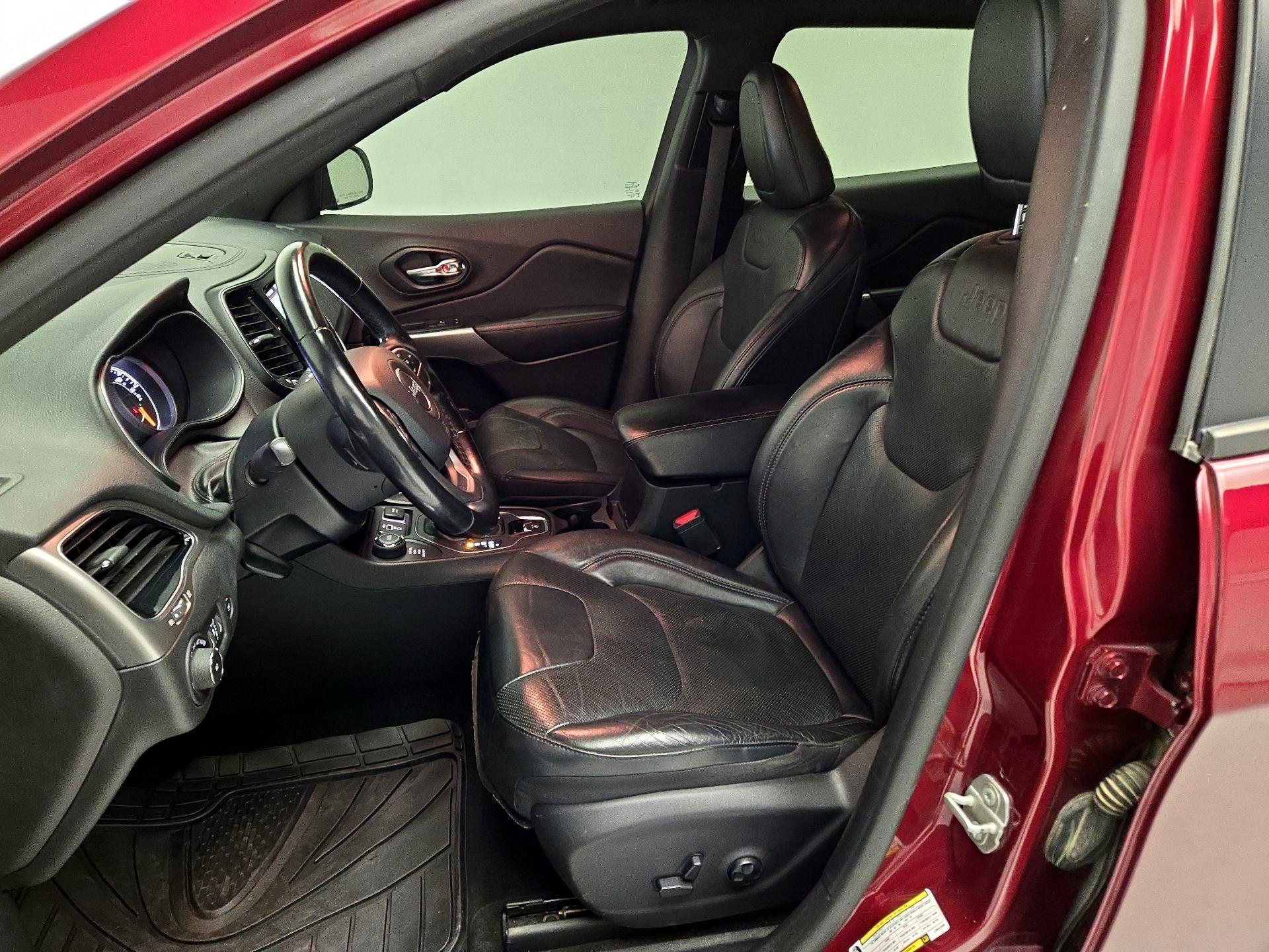 Thumbnail: 2020 Jeep Cherokee - 11