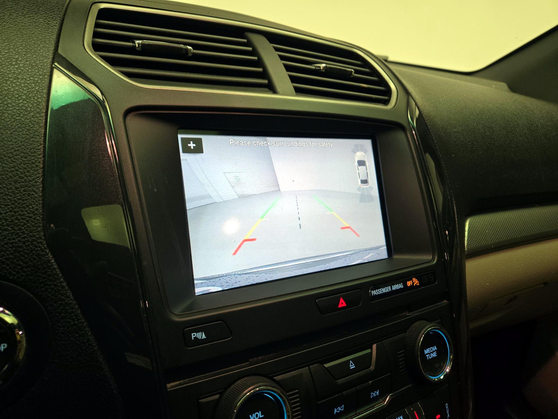 Thumbnail: 2018 Ford Explorer - 15