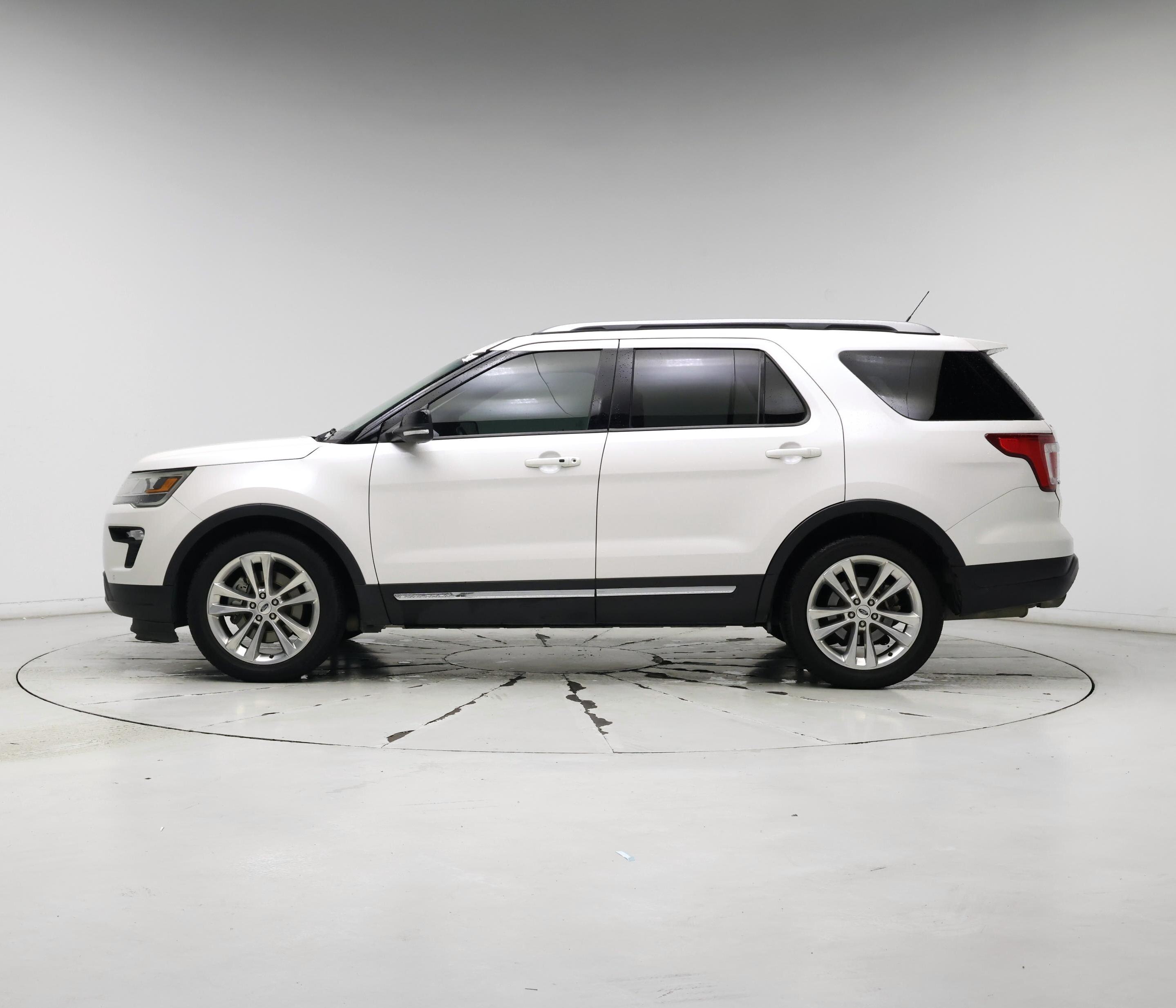 Thumbnail: 2018 Ford Explorer - 3