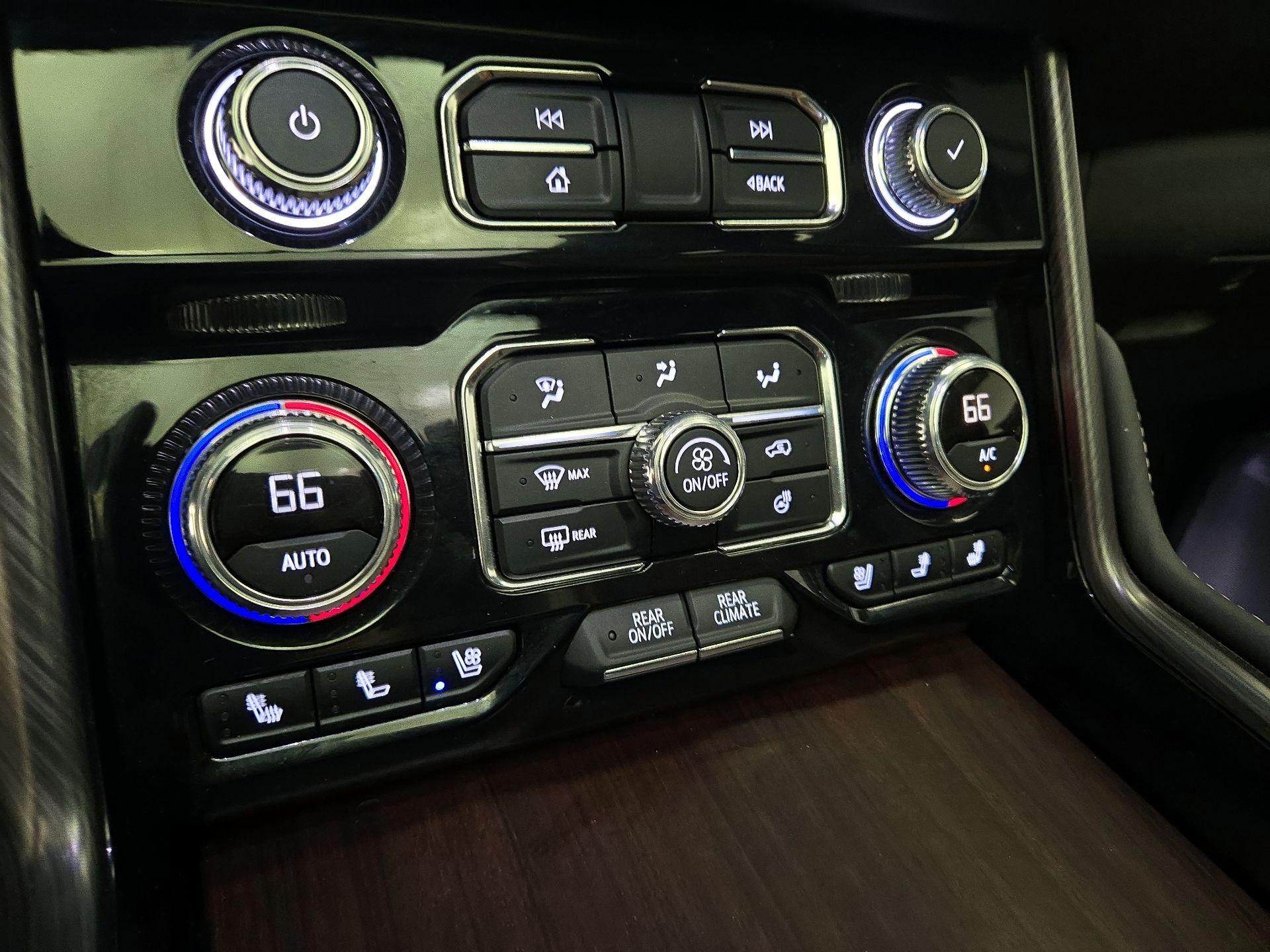 Thumbnail: 2024 GMC Yukon XL - 17